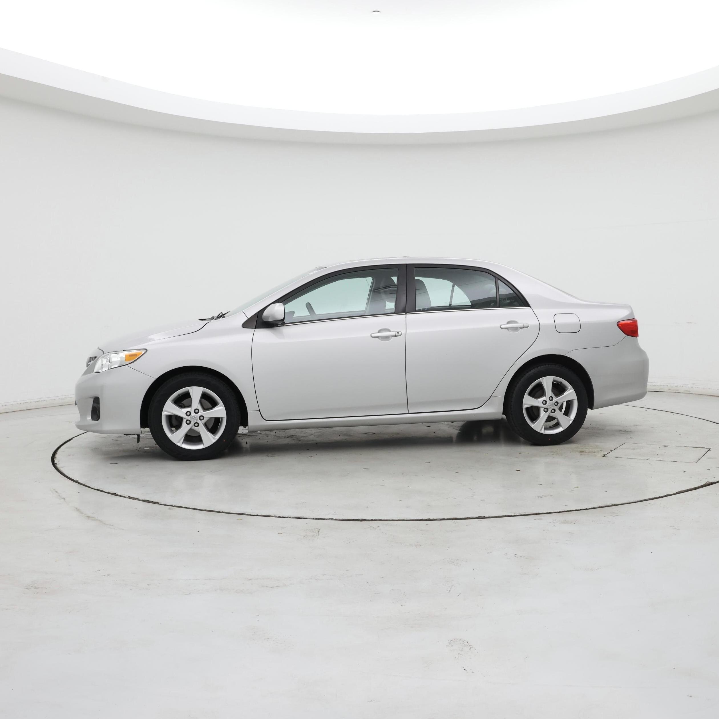 Thumbnail: 2013 Toyota Corolla - 3