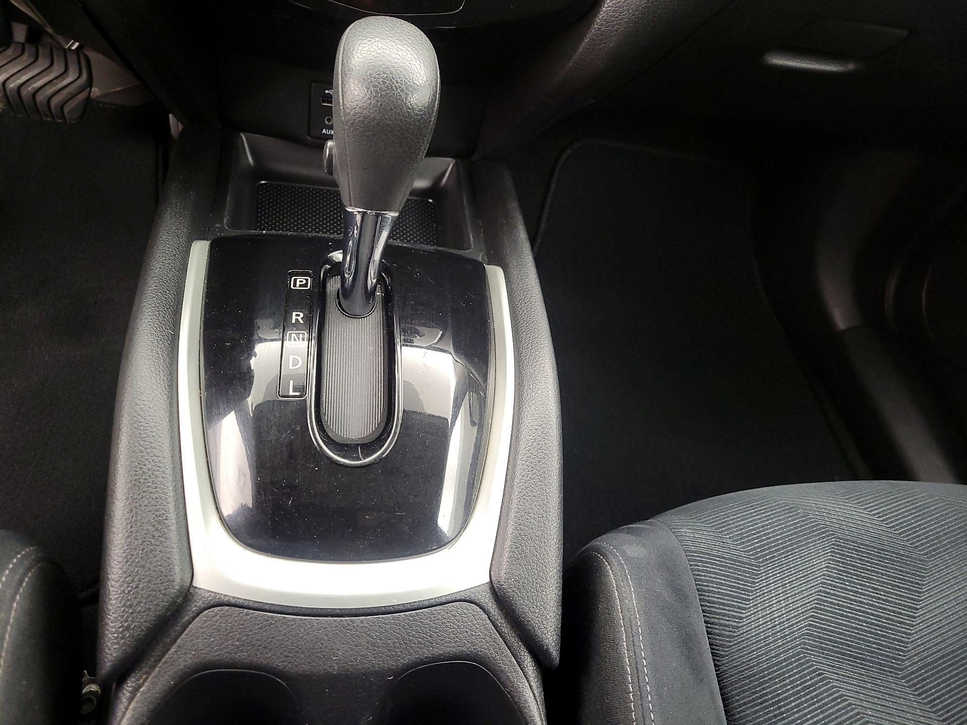 Thumbnail: 2016 Nissan Rogue - 17