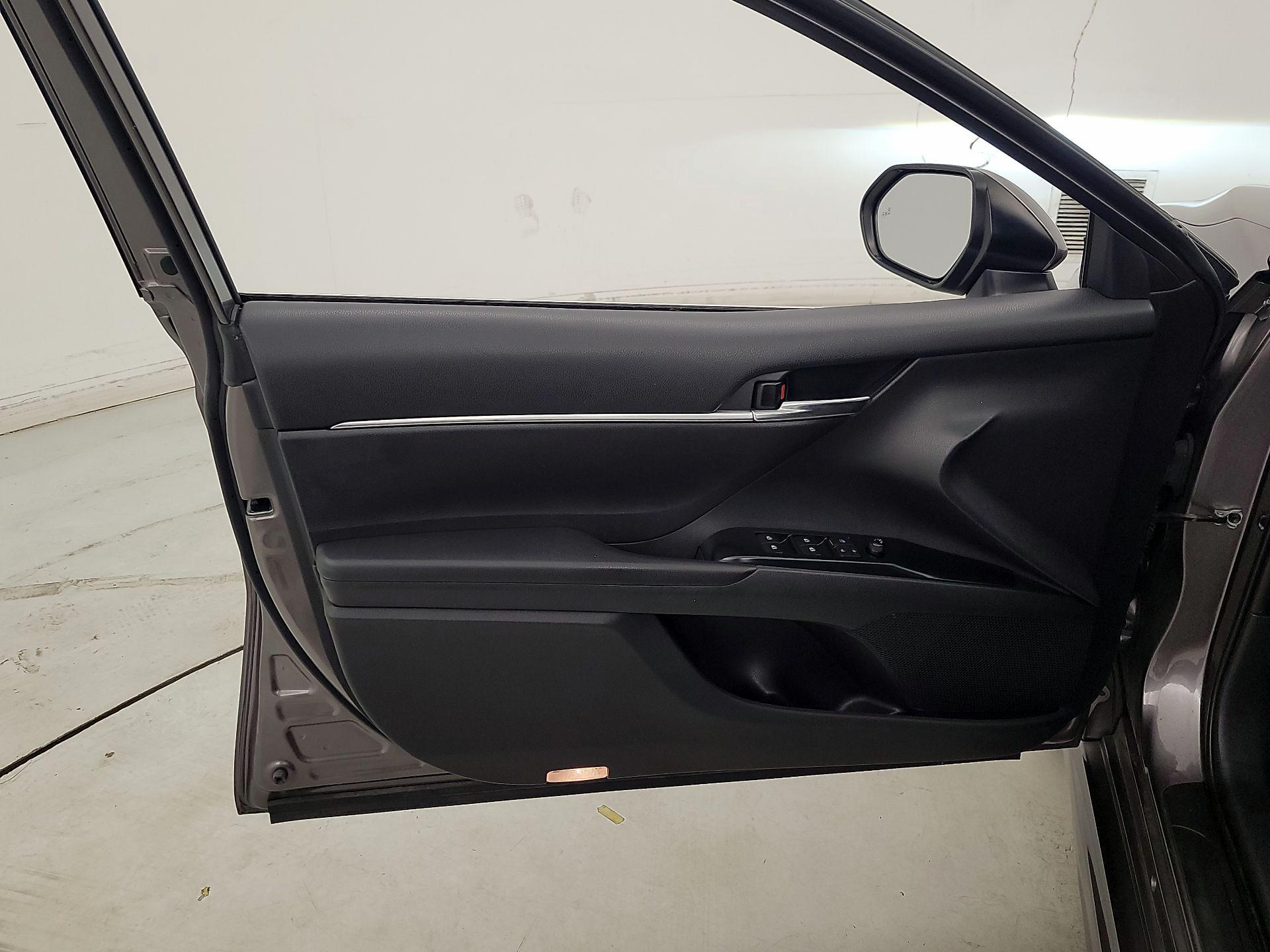 Thumbnail: 2019 Toyota Camry - 12