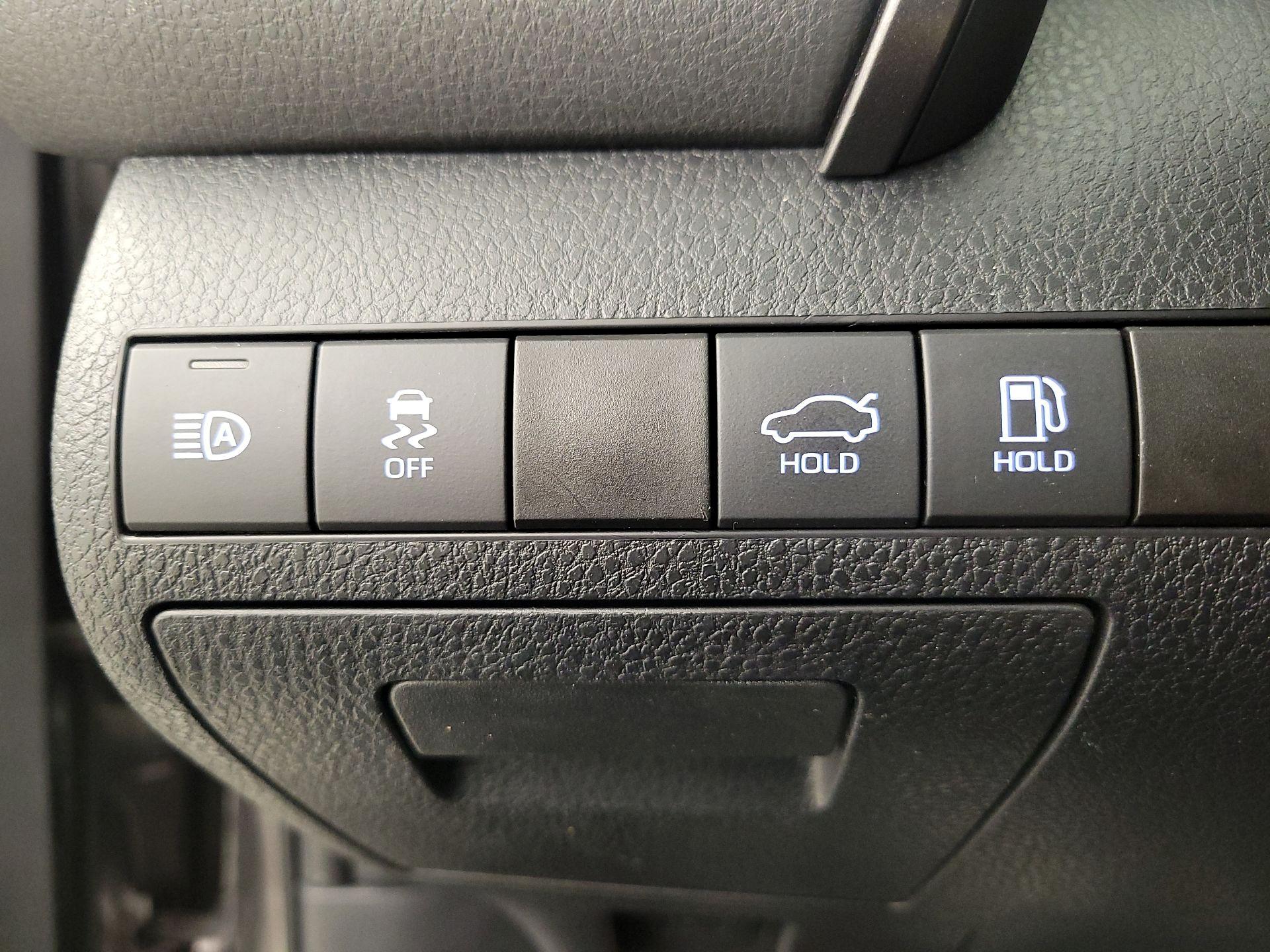 Thumbnail: 2019 Toyota Camry - 13