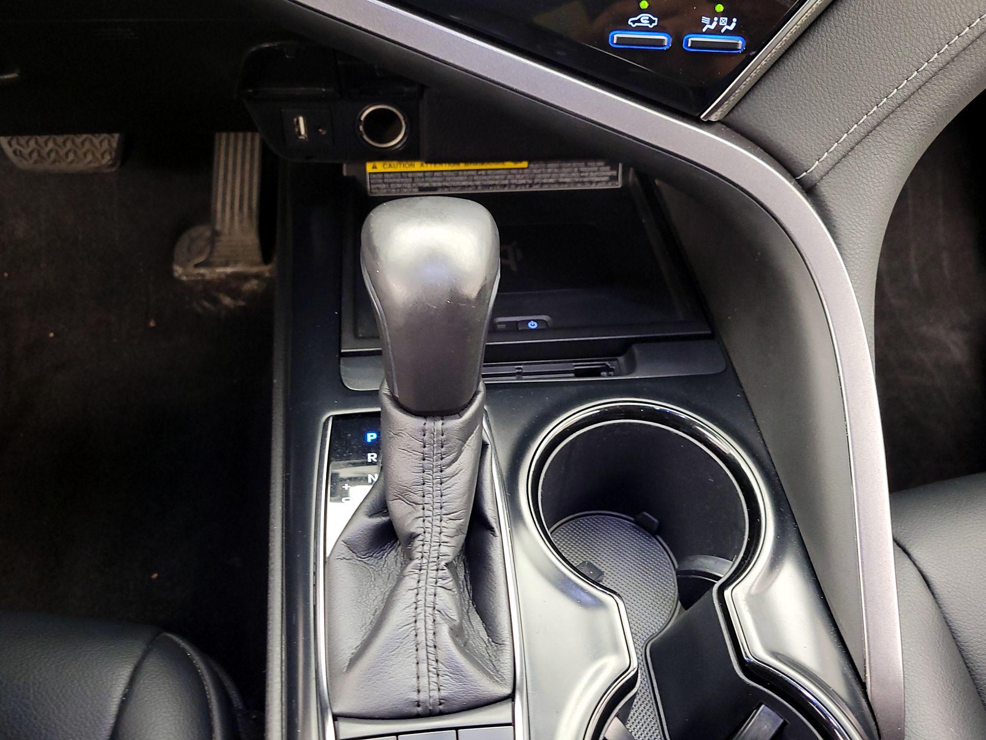 Thumbnail: 2019 Toyota Camry - 17