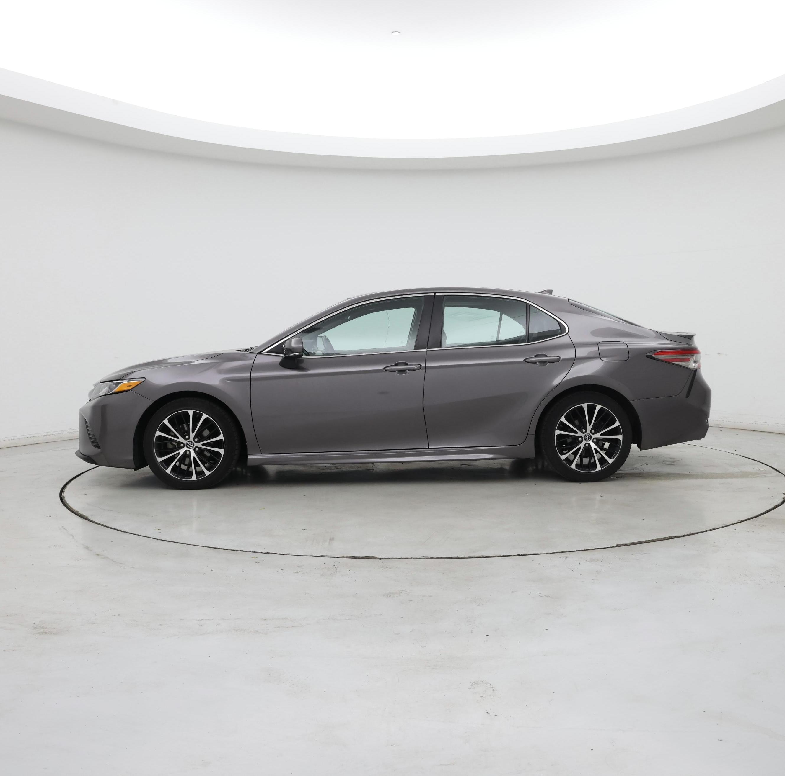 Thumbnail: 2019 Toyota Camry - 3