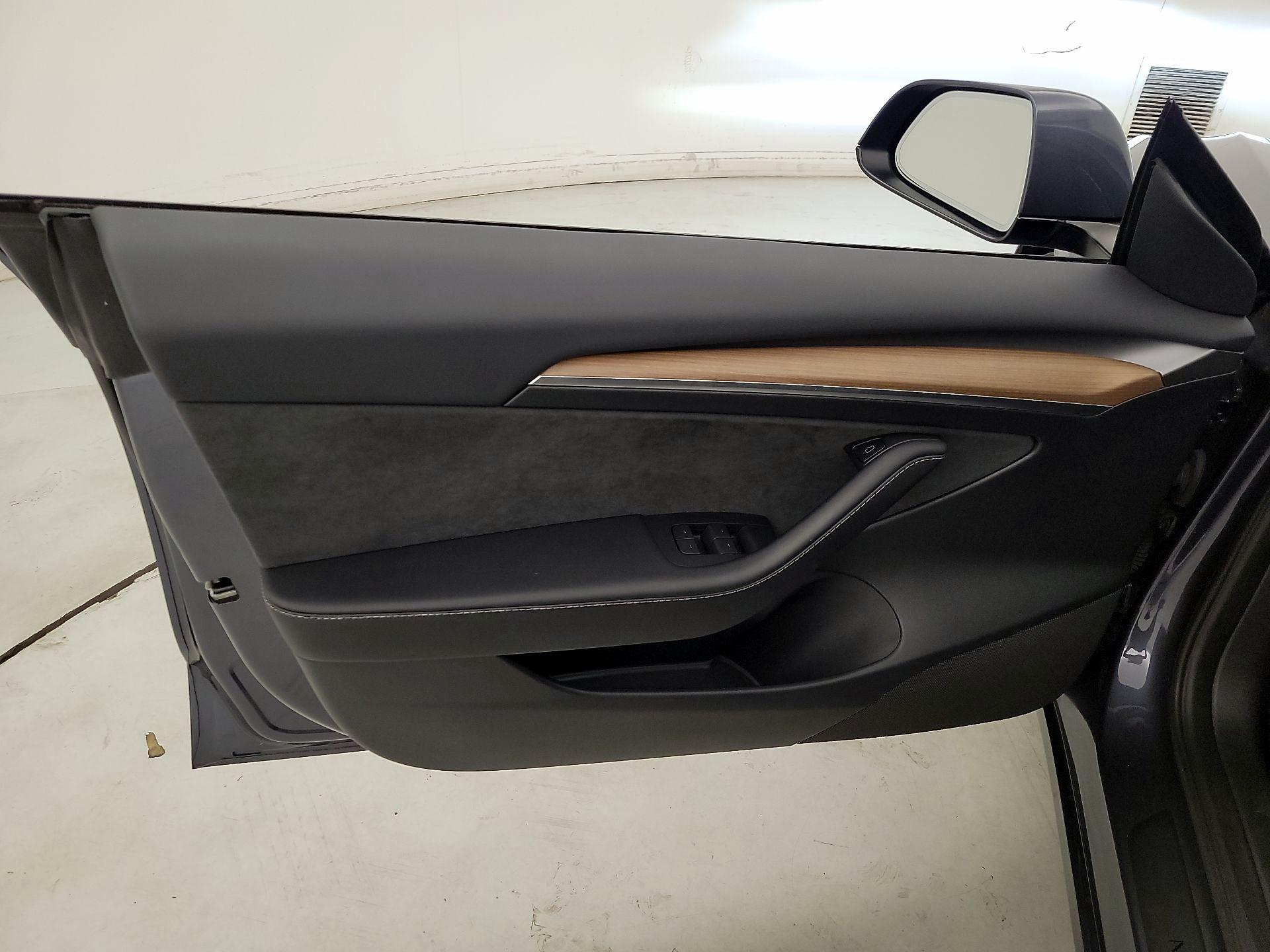 Thumbnail: 2023 Tesla Model 3 - 12