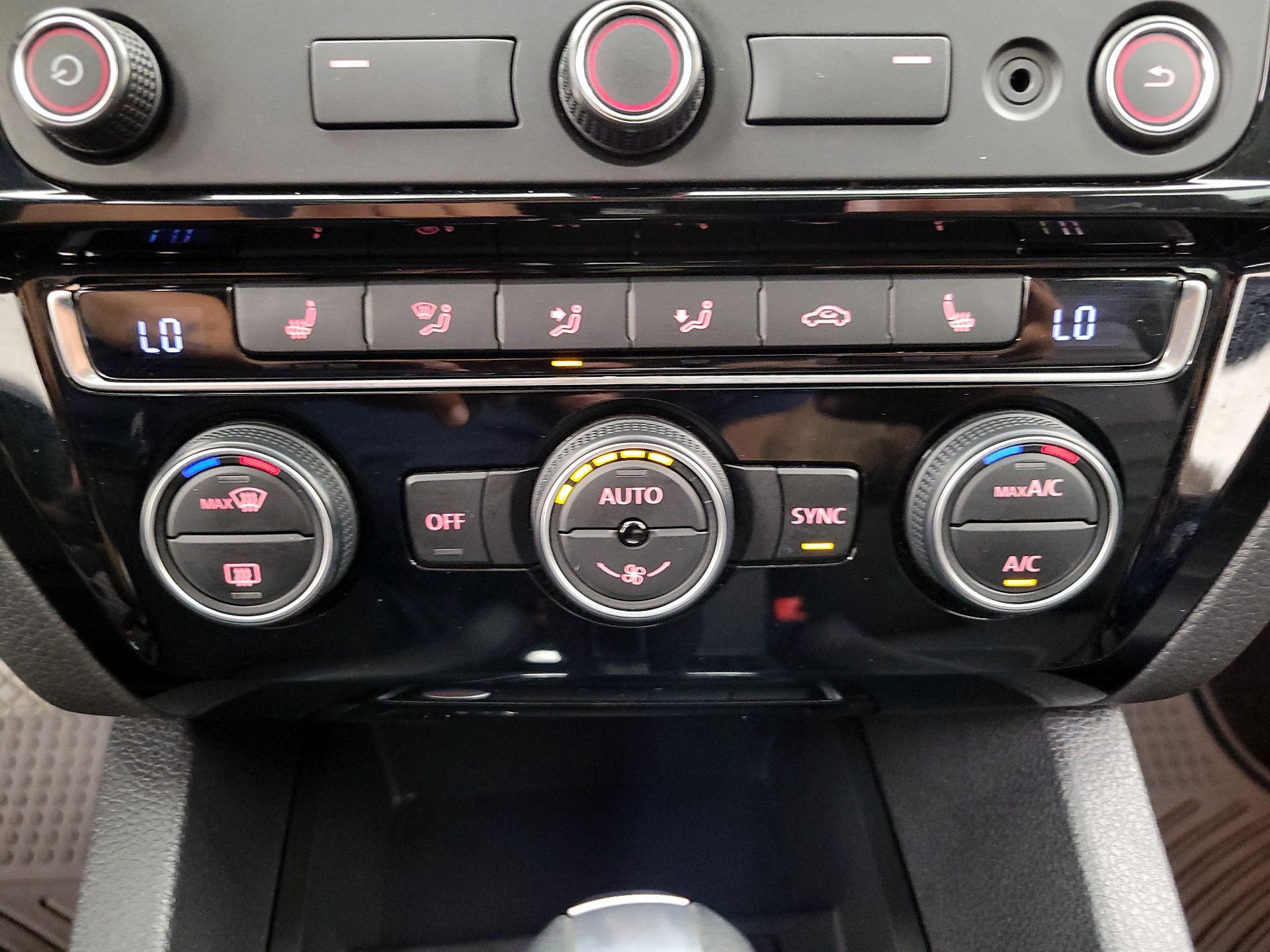 Thumbnail: 2015 Volkswagen Jetta - 17