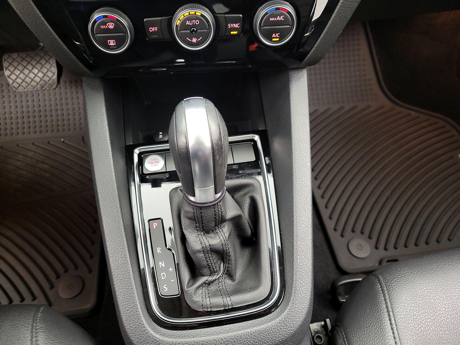 Thumbnail: 2015 Volkswagen Jetta - 18