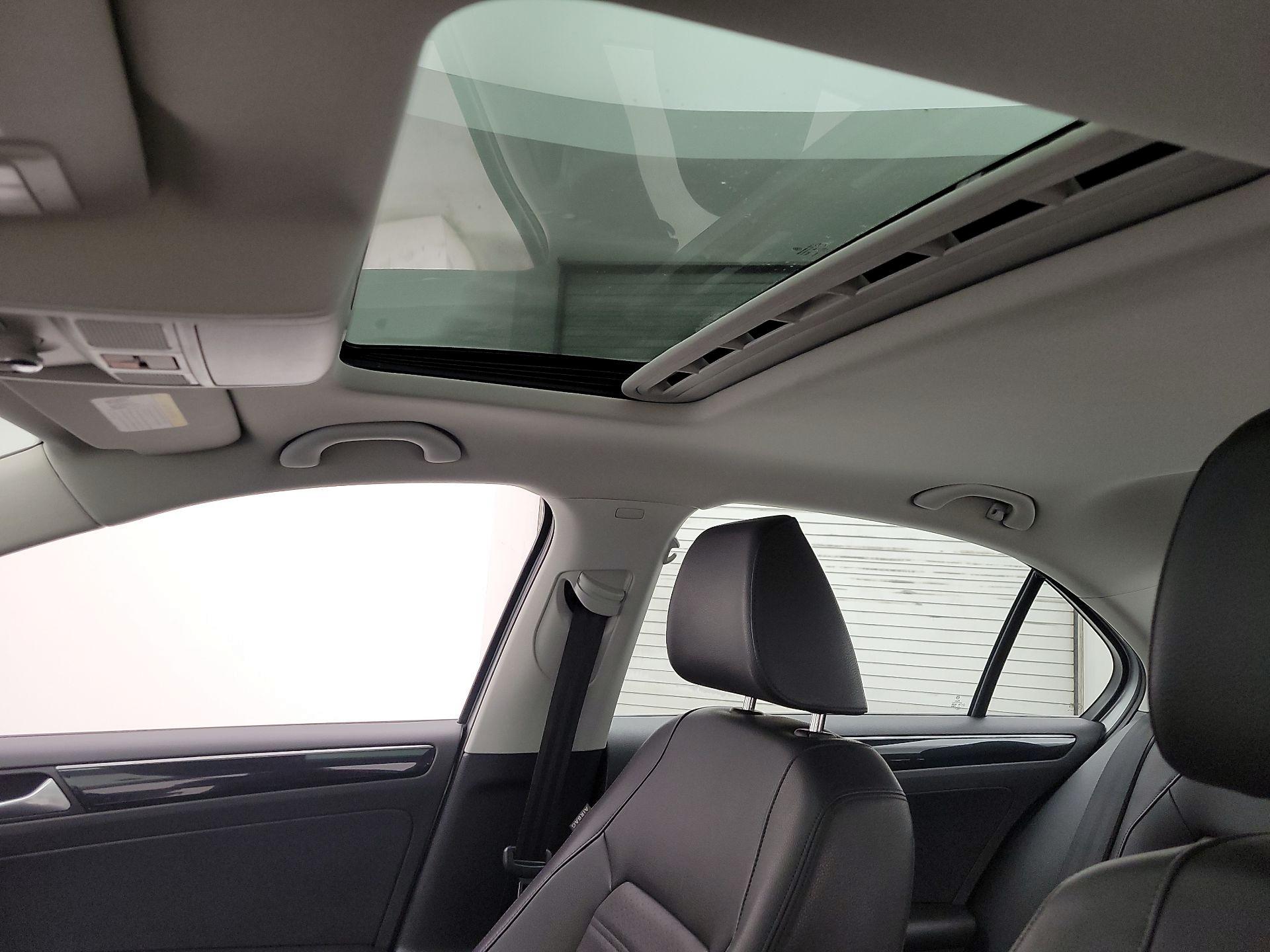 Thumbnail: 2015 Volkswagen Jetta - 19