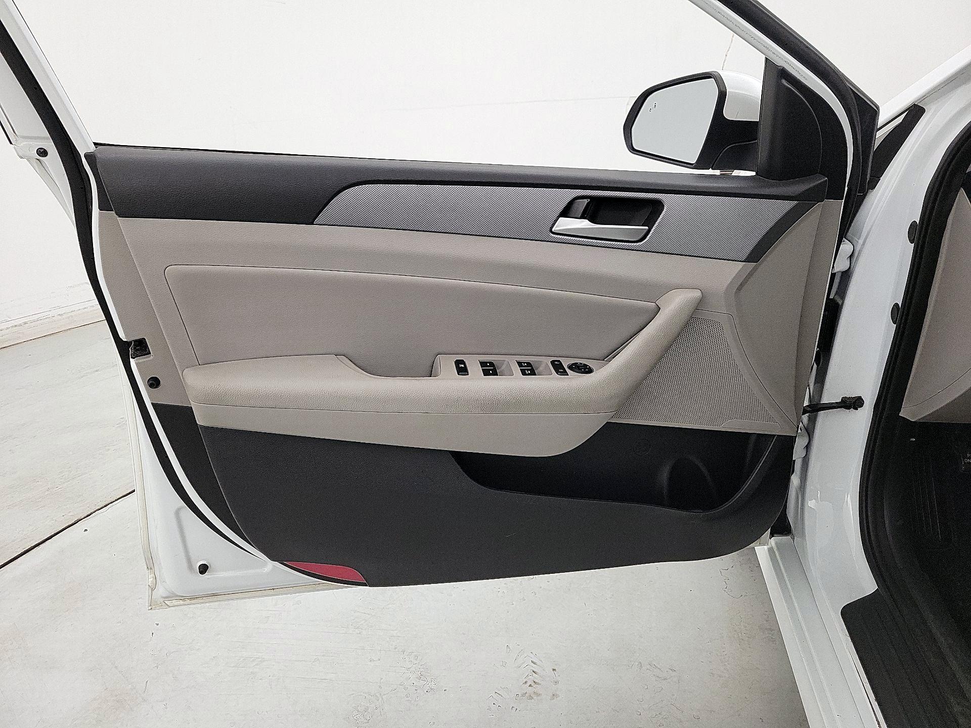 Thumbnail: 2019 Hyundai Sonata - 12