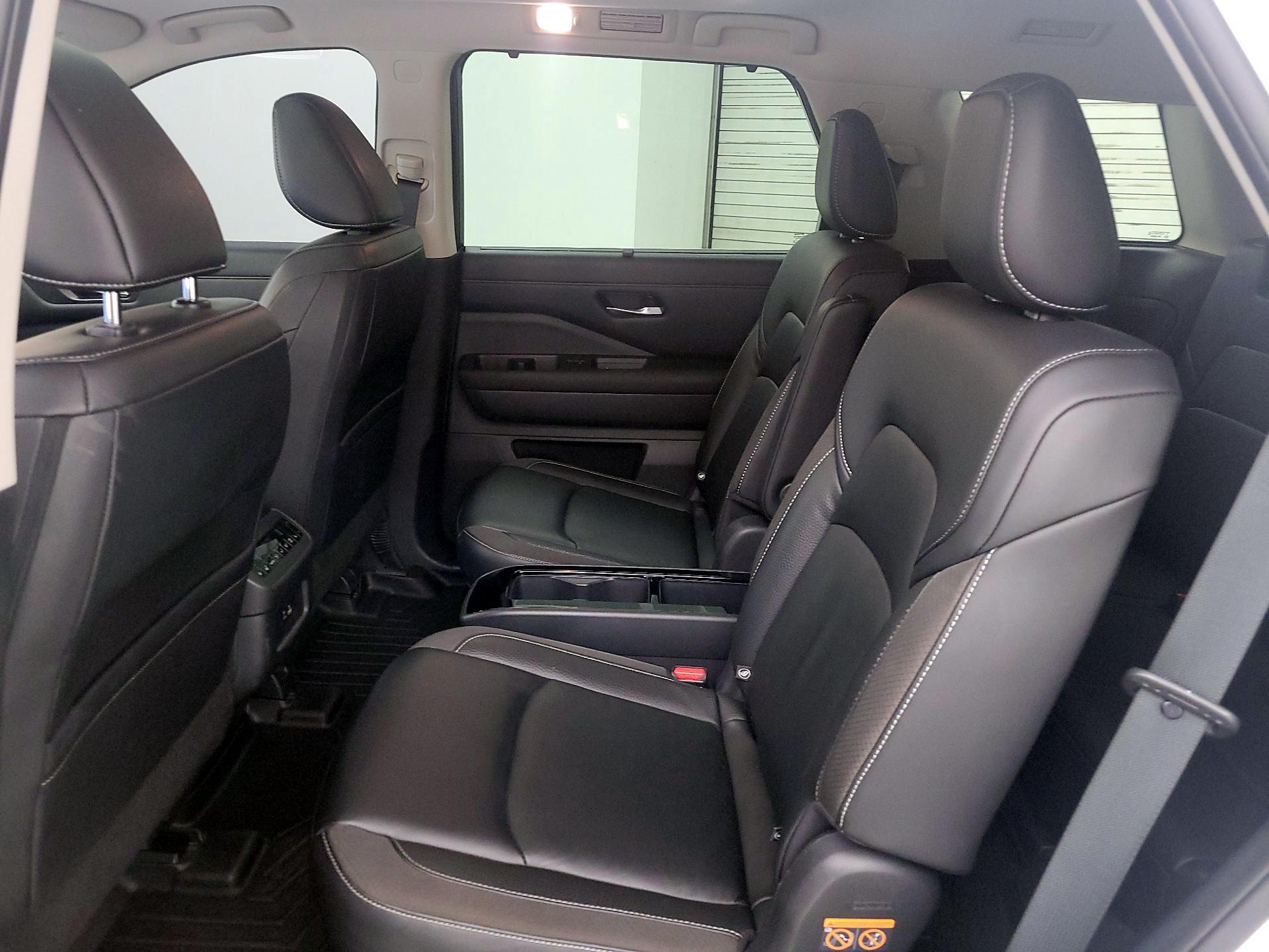 Thumbnail: 2023 Nissan Pathfinder - 19