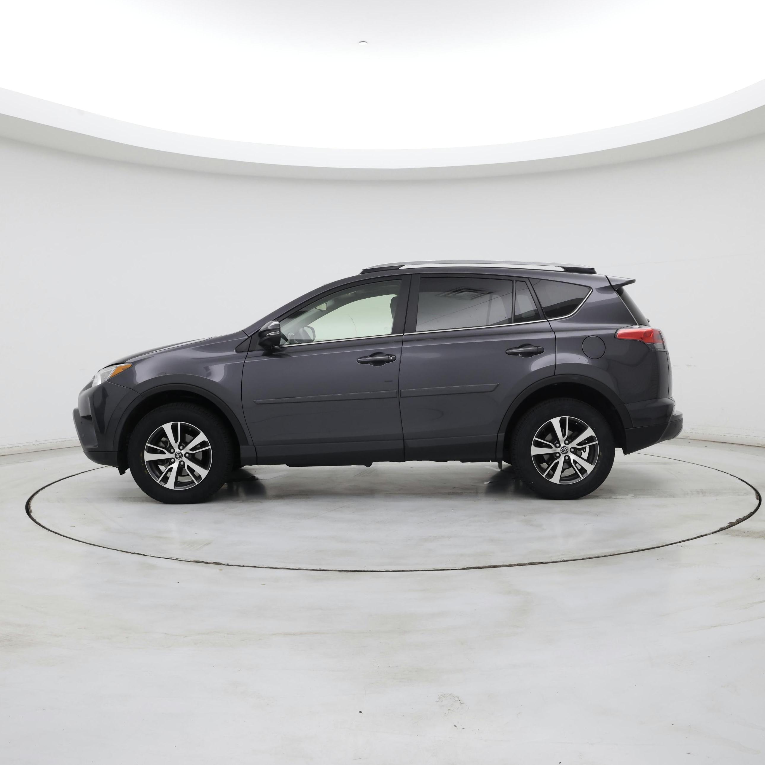 Thumbnail: 2017 Toyota RAV4 - 3