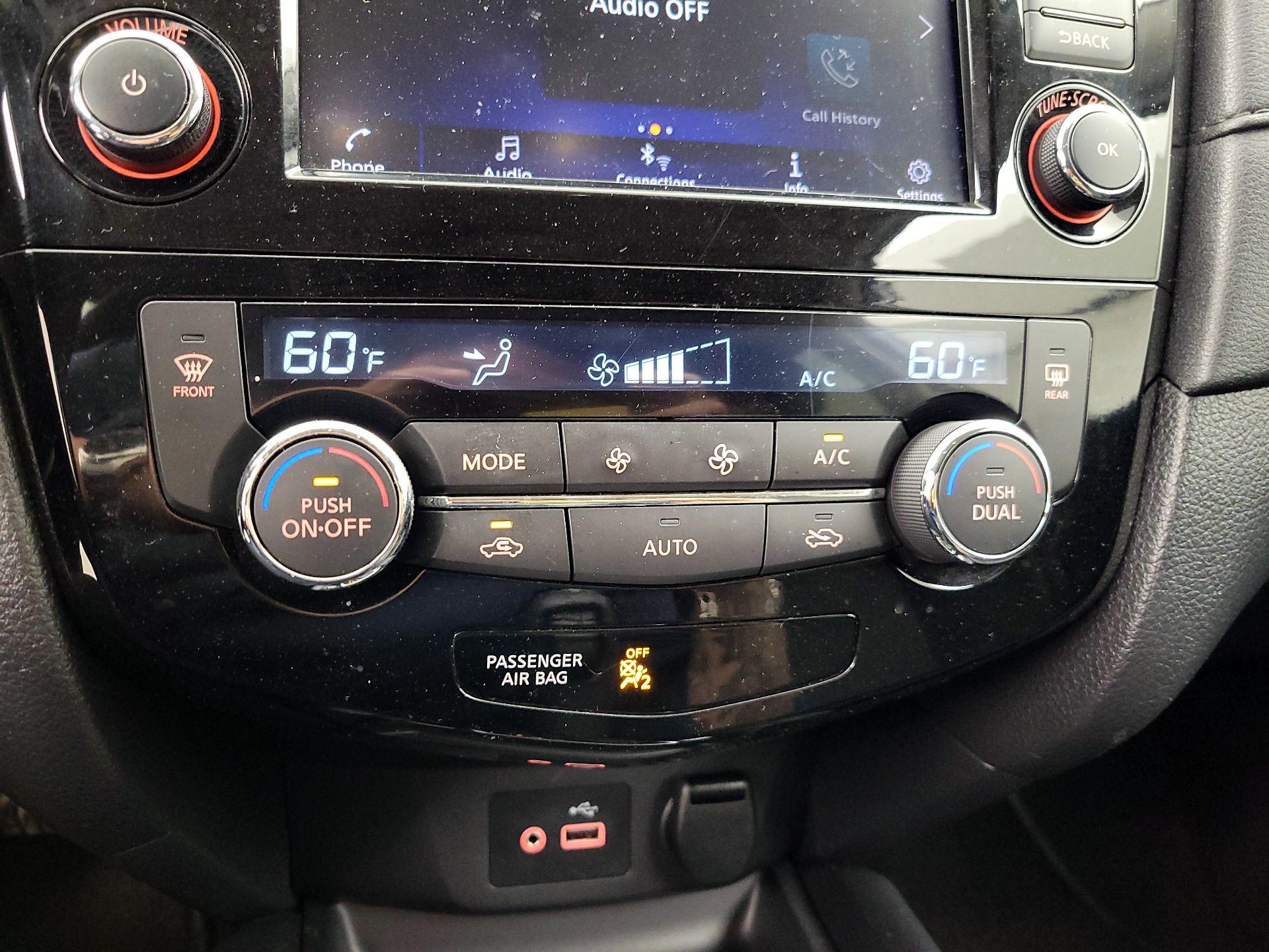 Thumbnail: 2018 Nissan Rogue - 16