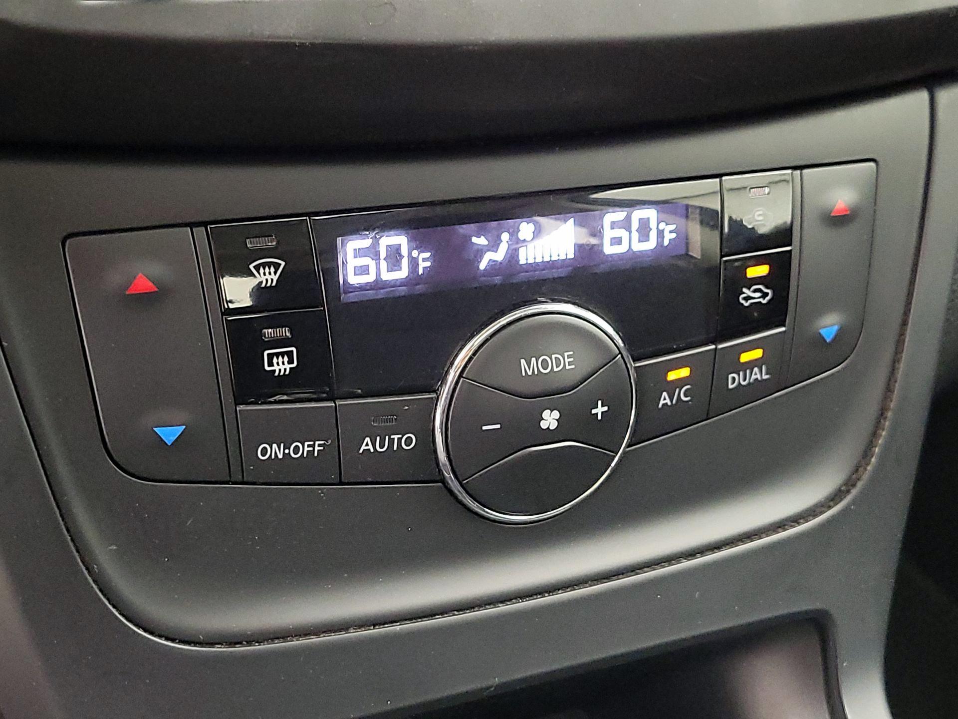 Thumbnail: 2018 Nissan Sentra - 16