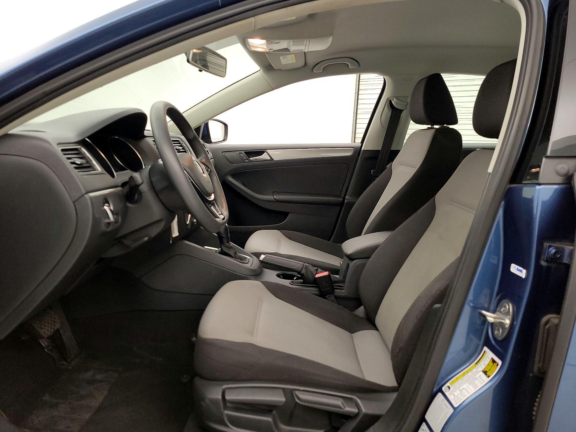 Thumbnail: 2017 Volkswagen Jetta - 11