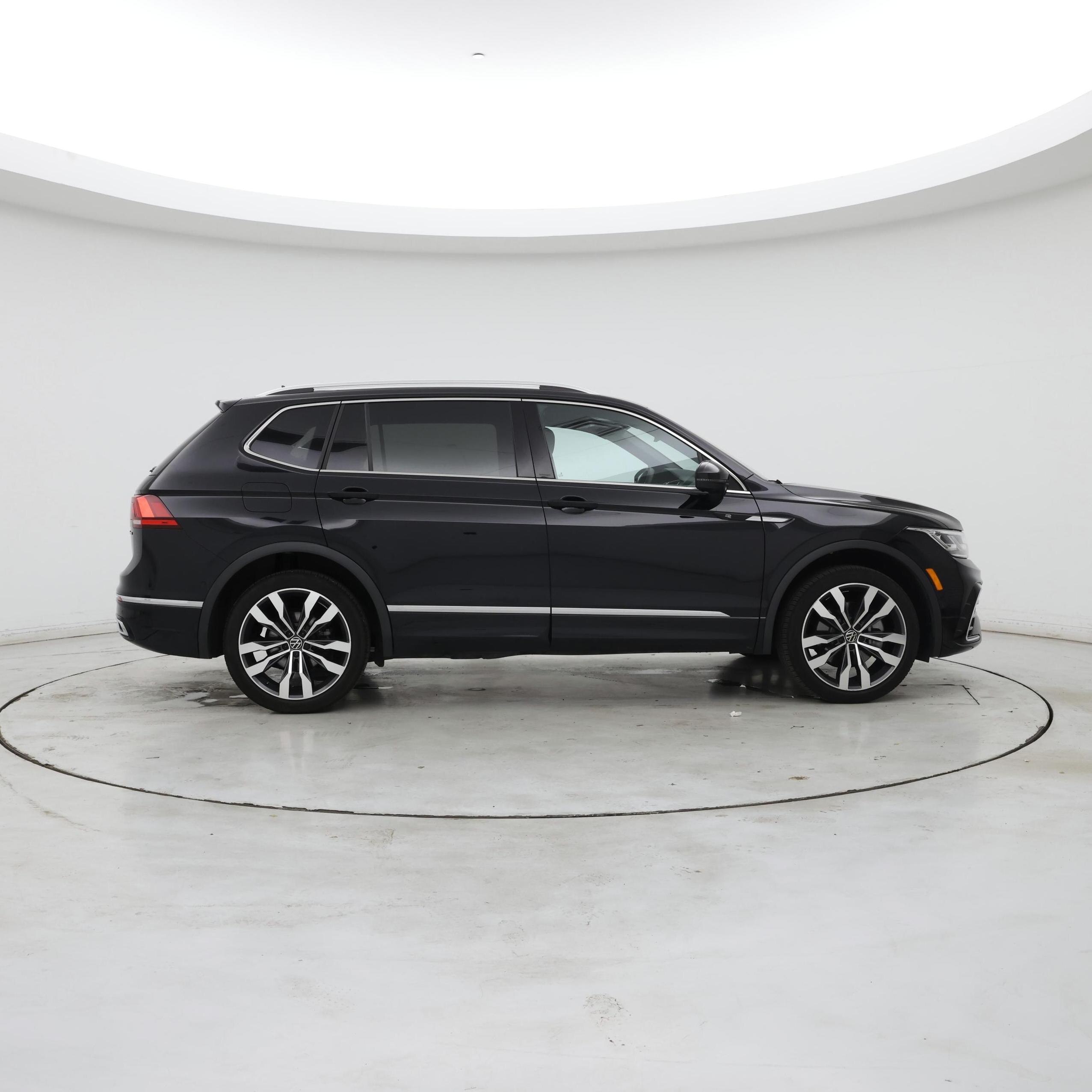 Thumbnail: 2022 Volkswagen Tiguan - 7