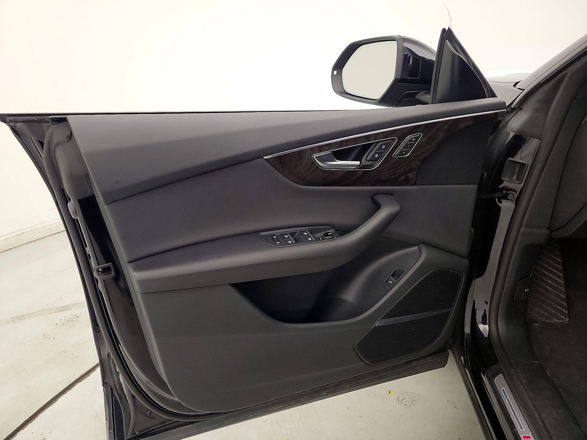 Thumbnail: 2021 Audi Q8 - 12