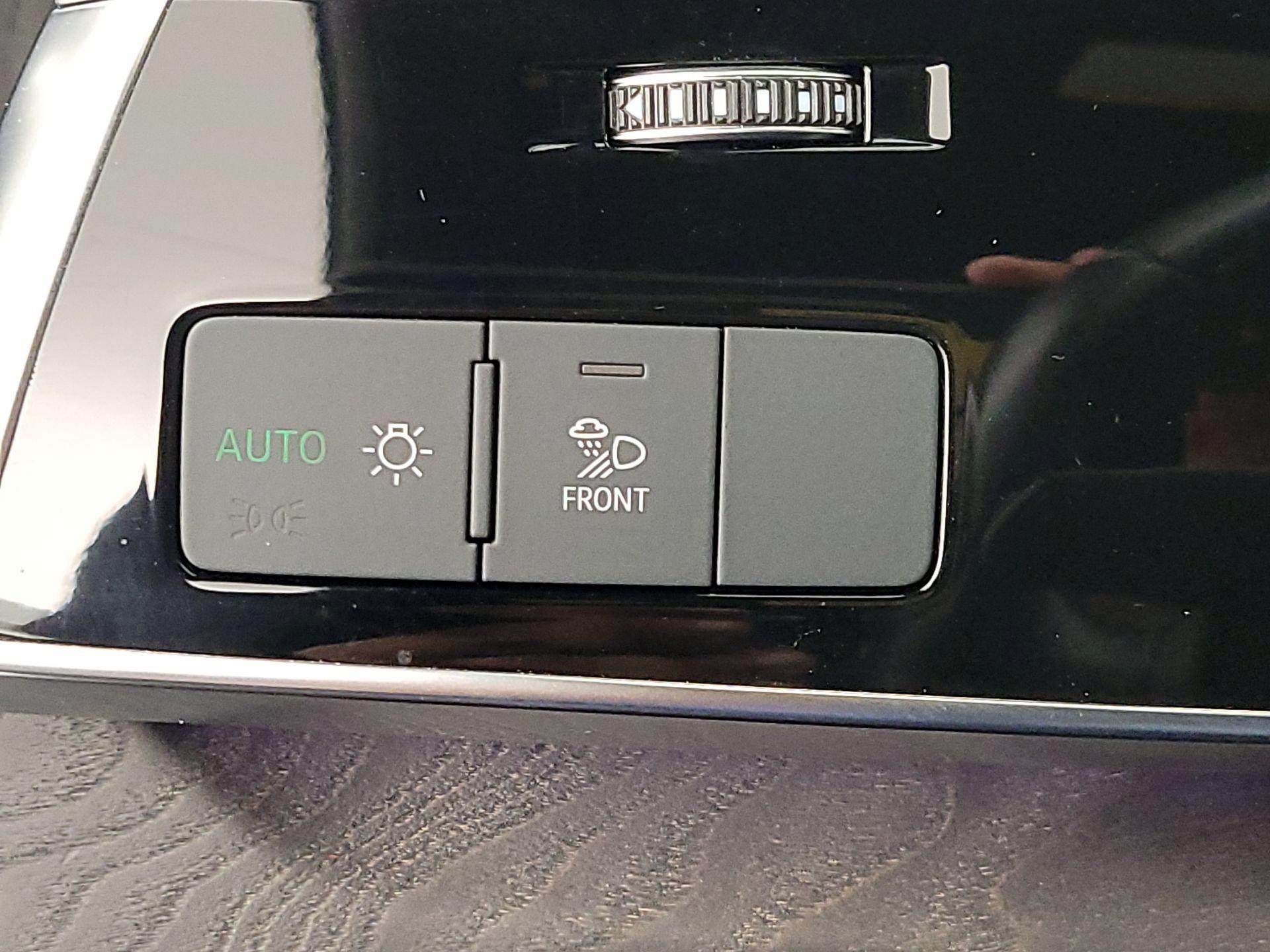 Thumbnail: 2021 Audi Q8 - 13