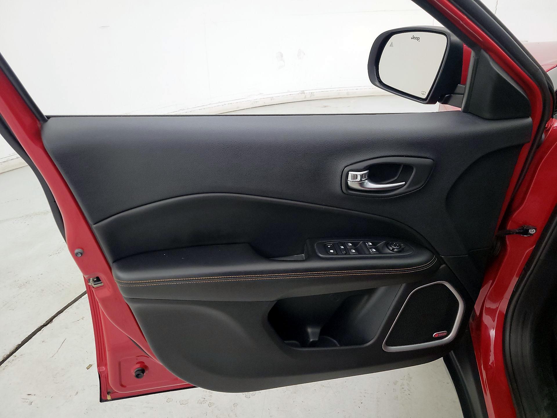 Thumbnail: 2019 Jeep Compass - 12