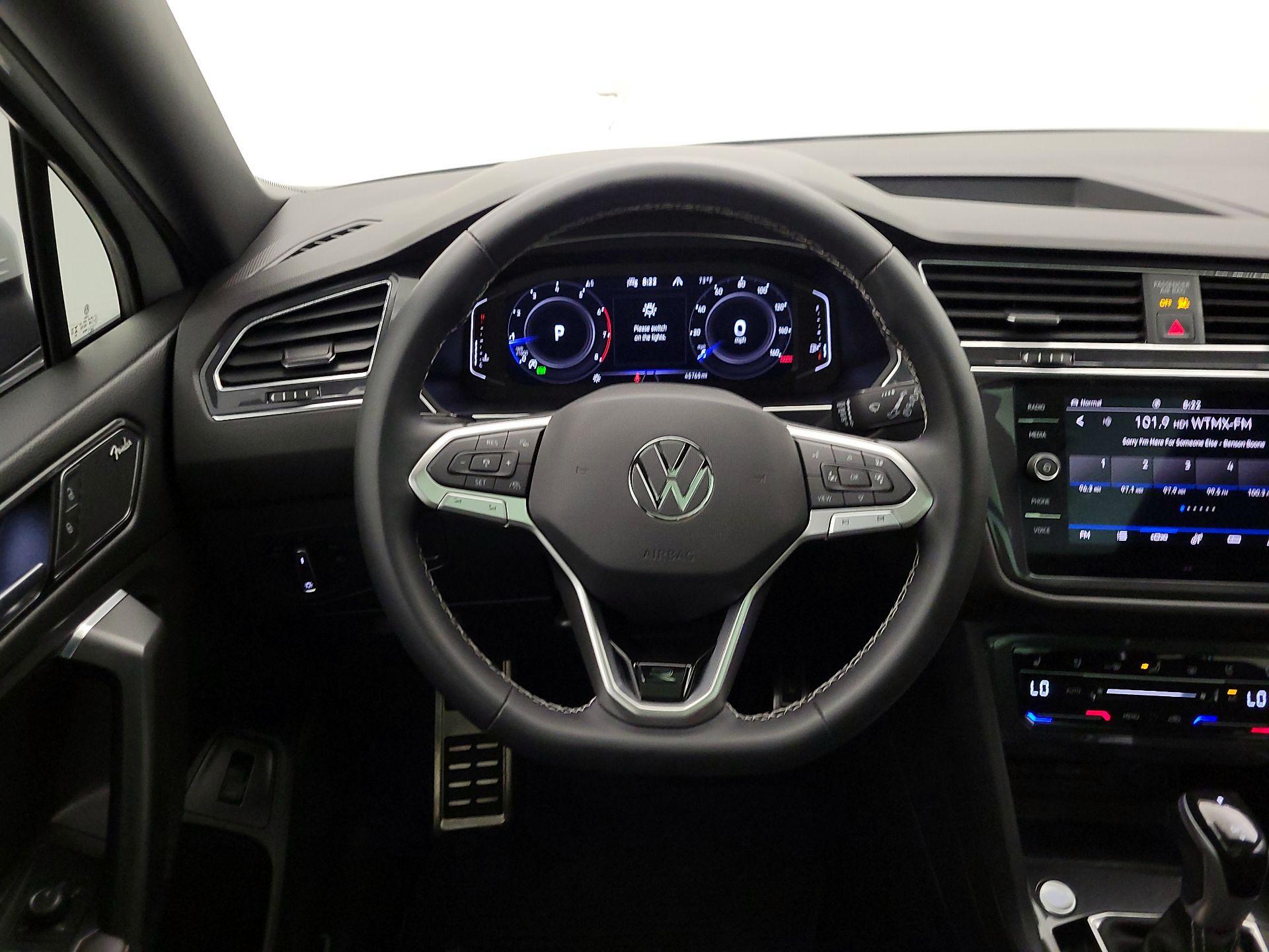 Thumbnail: 2023 Volkswagen Tiguan - 10