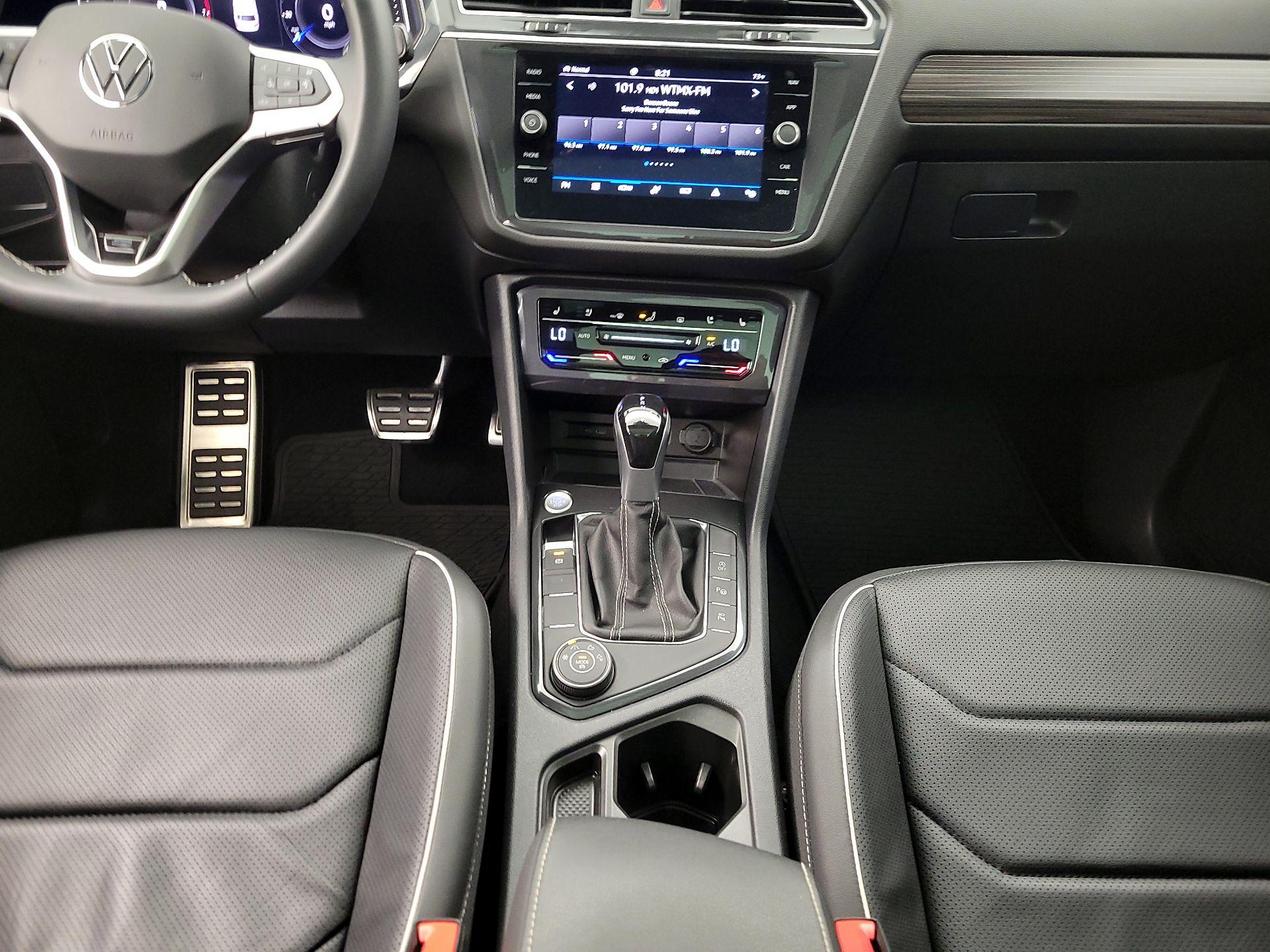 Thumbnail: 2023 Volkswagen Tiguan - 17