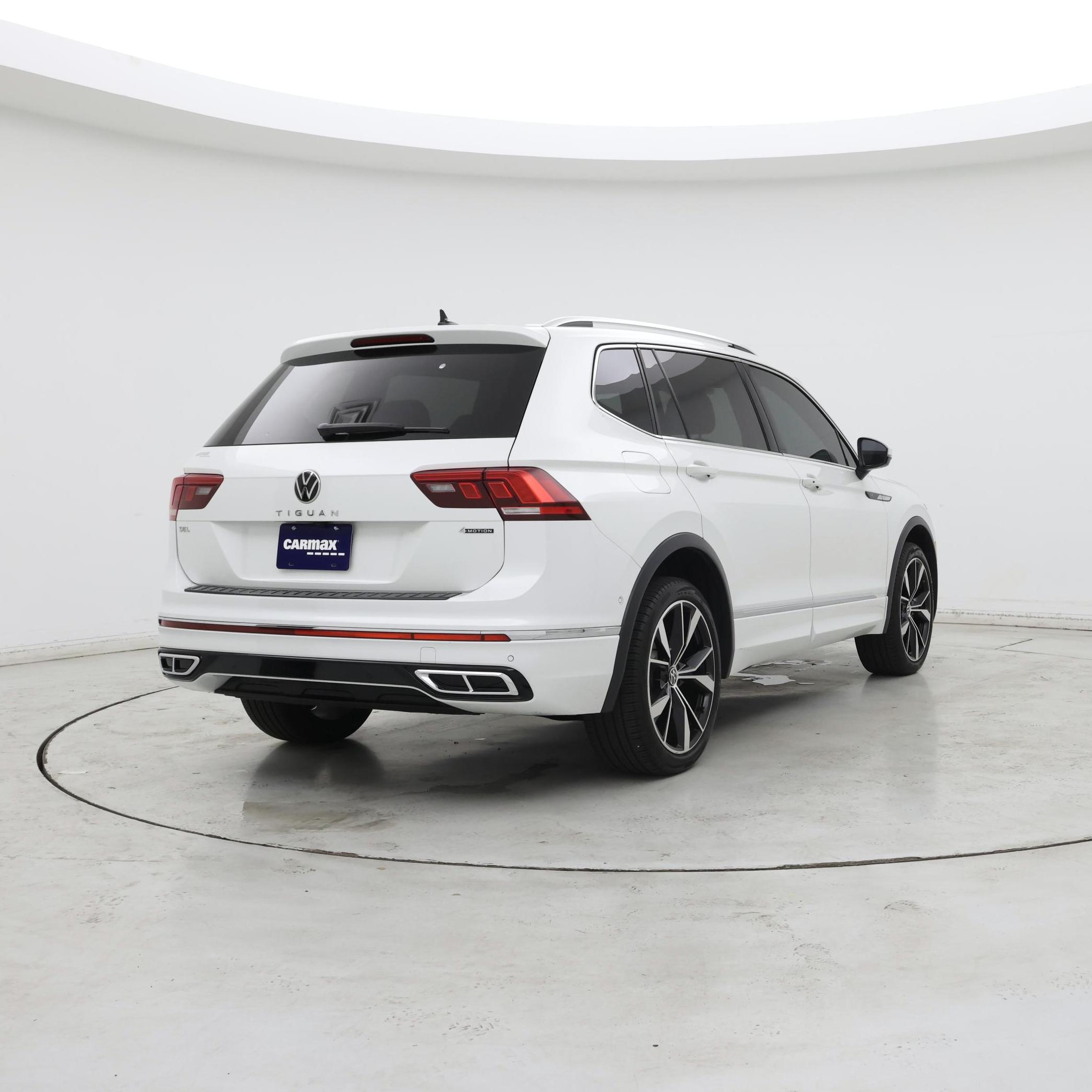 Thumbnail: 2023 Volkswagen Tiguan - 8