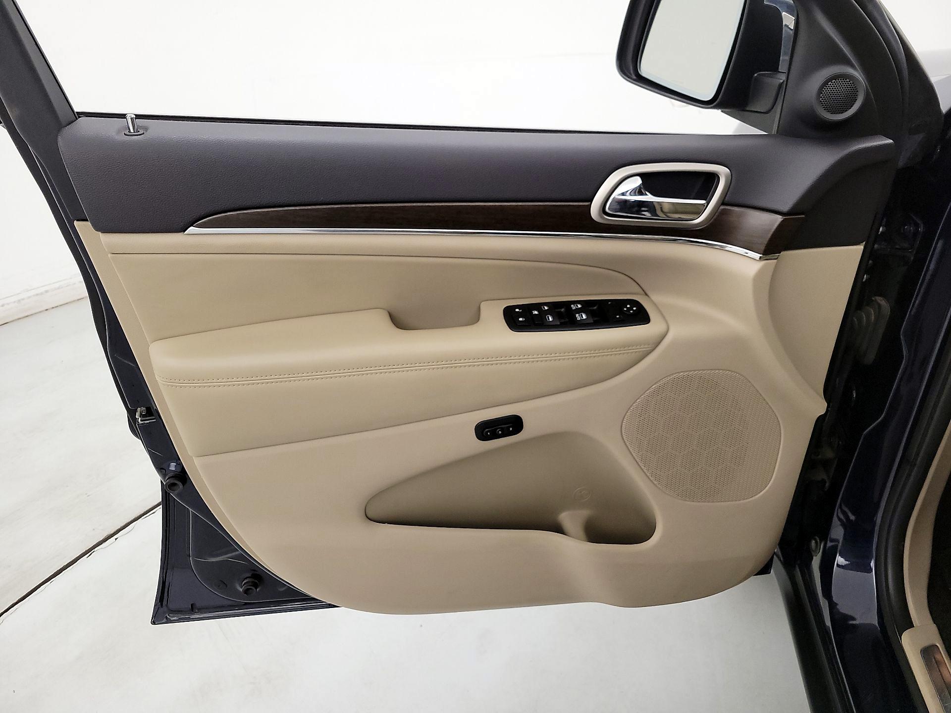 Thumbnail: 2015 Jeep Grand Cherokee - 12