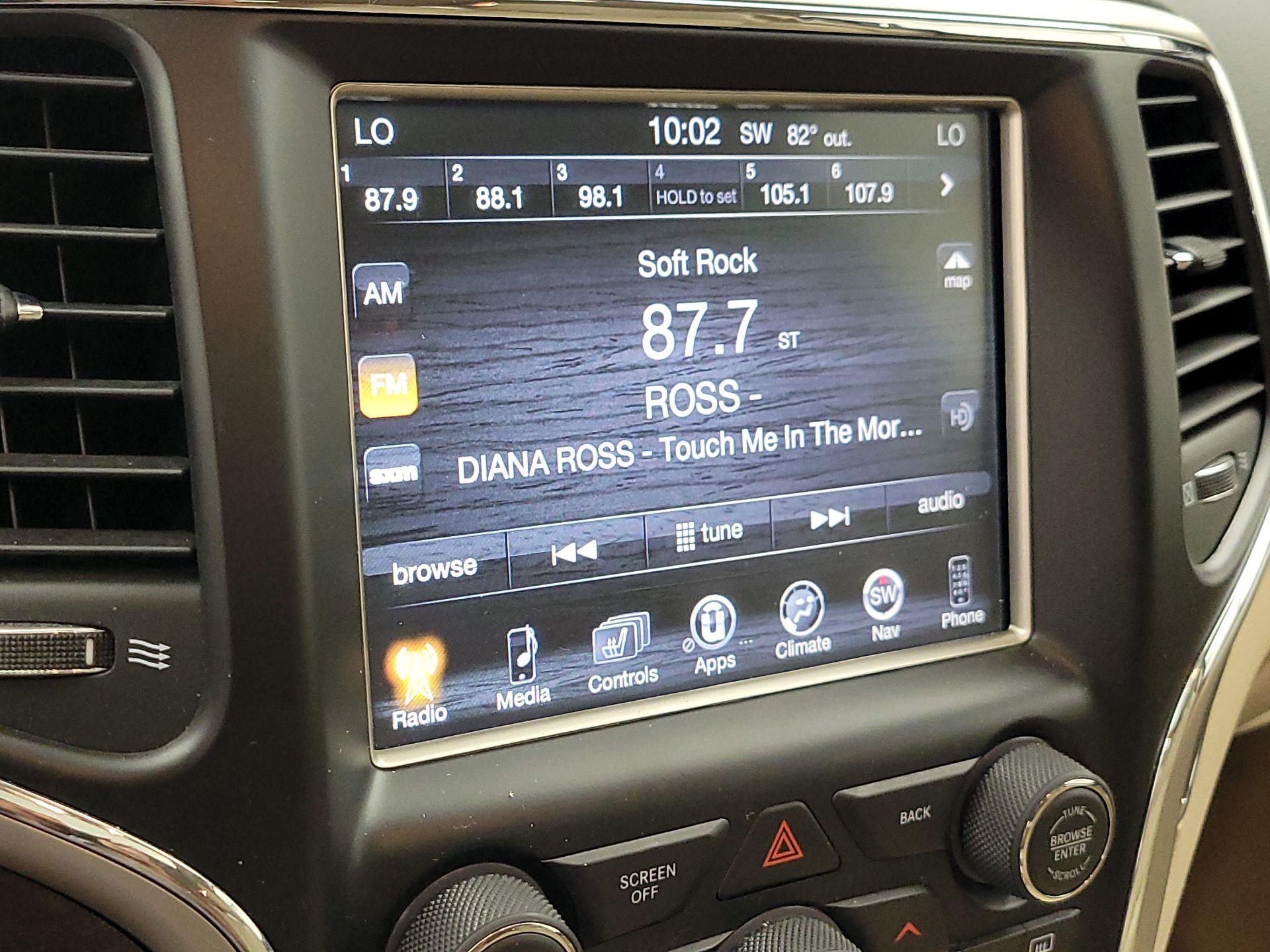 Thumbnail: 2015 Jeep Grand Cherokee - 15