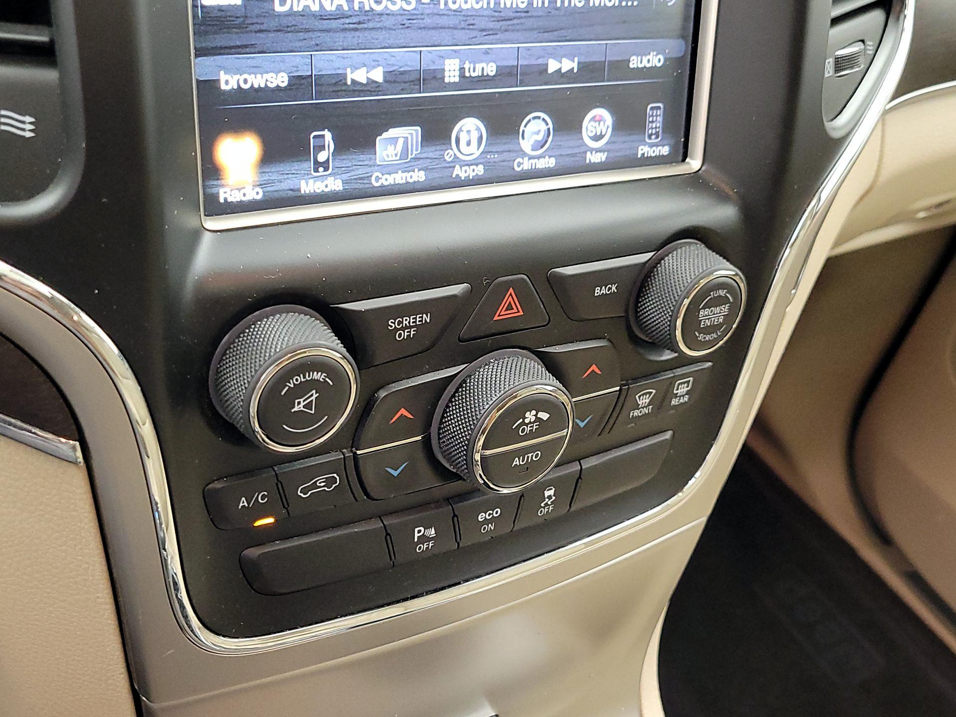 Thumbnail: 2015 Jeep Grand Cherokee - 16