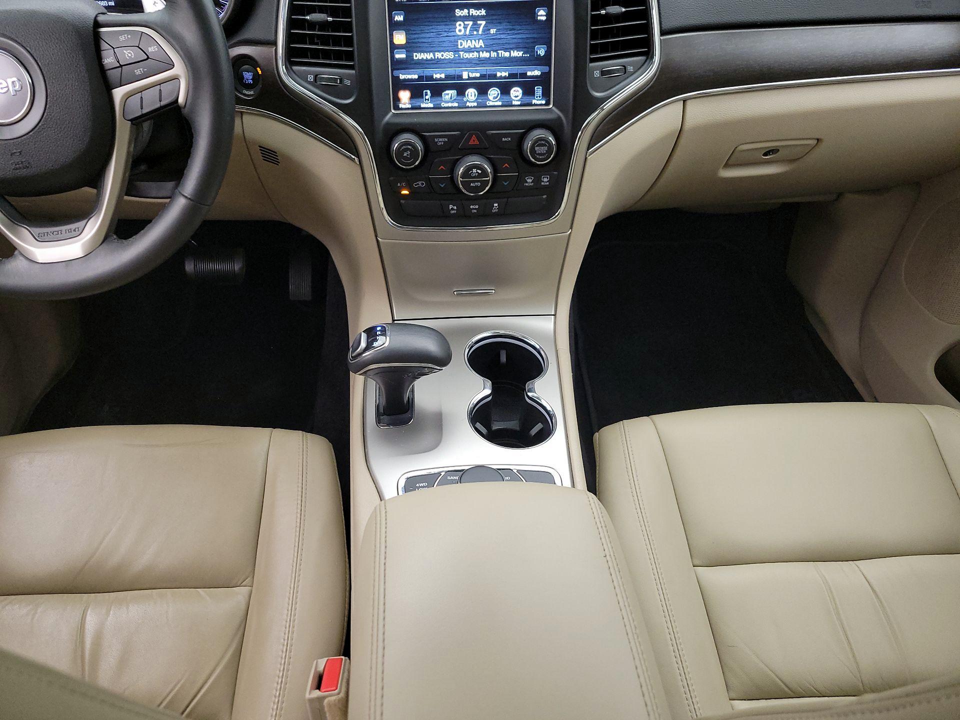 Thumbnail: 2015 Jeep Grand Cherokee - 17