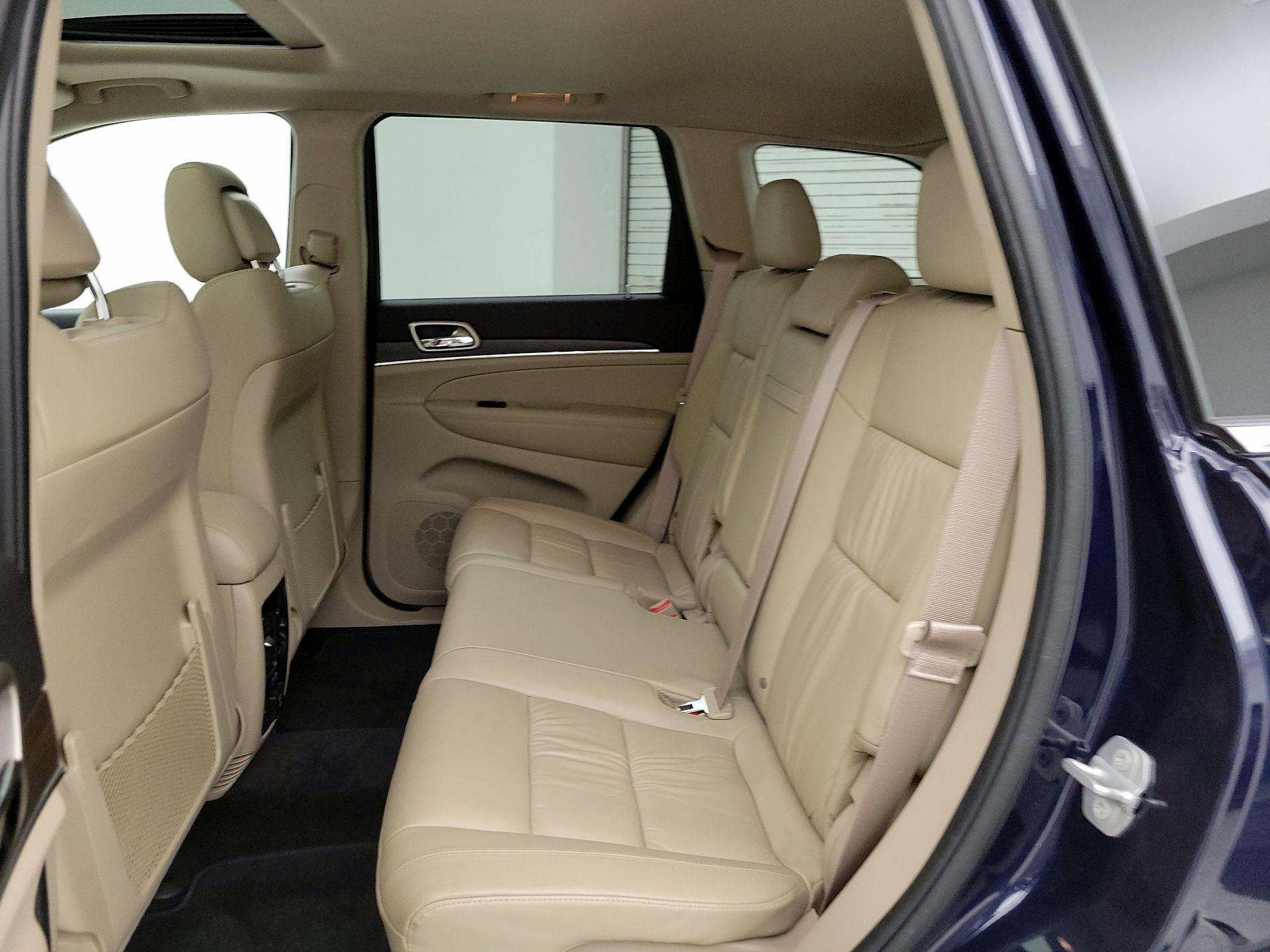 Thumbnail: 2015 Jeep Grand Cherokee - 20
