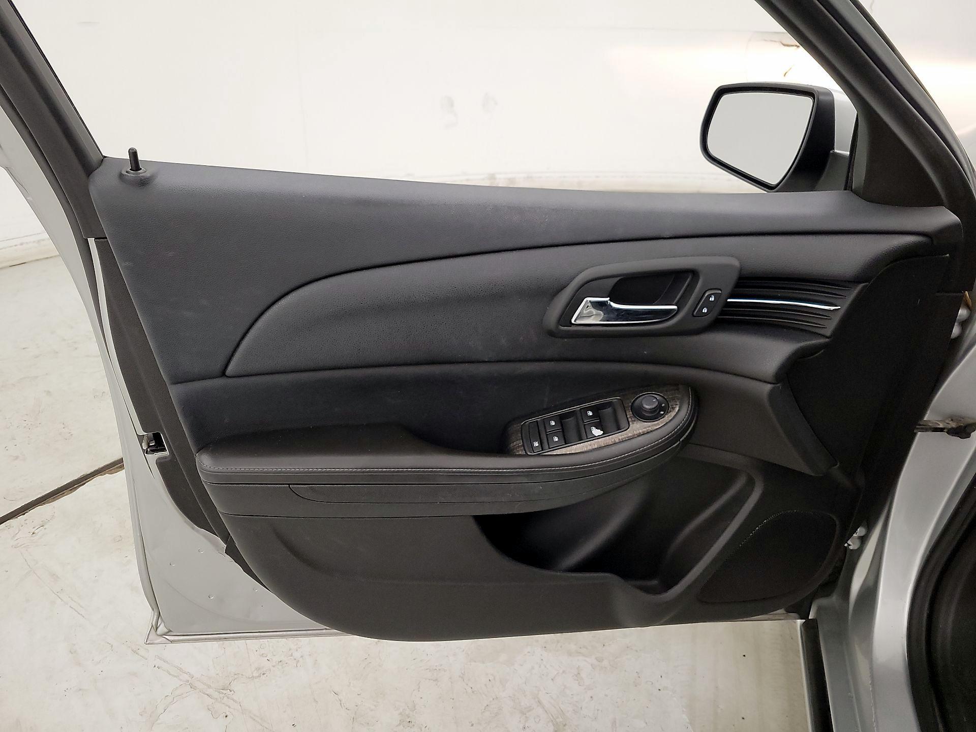 Thumbnail: 2015 Chevrolet Malibu - 12