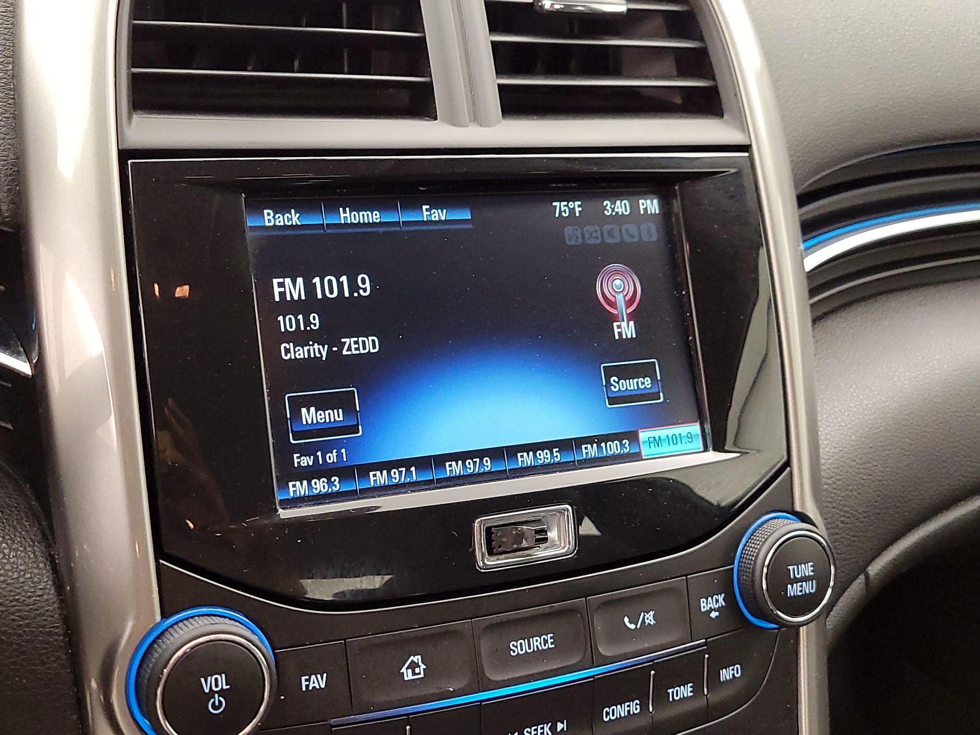 Thumbnail: 2015 Chevrolet Malibu - 15