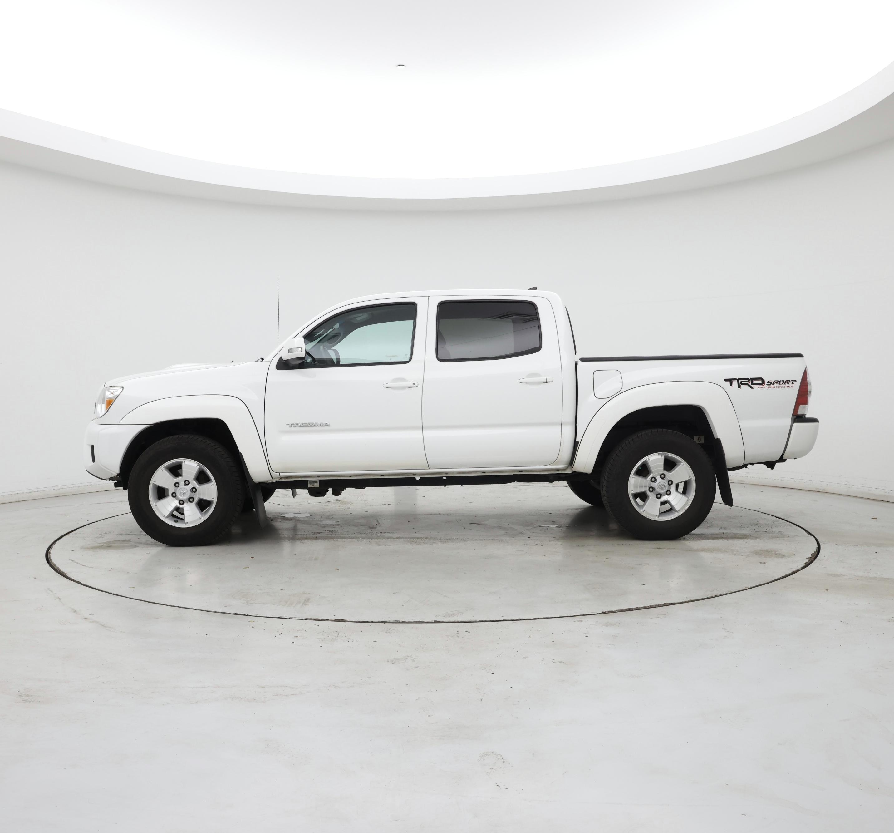 Thumbnail: 2015 Toyota Tacoma - 3