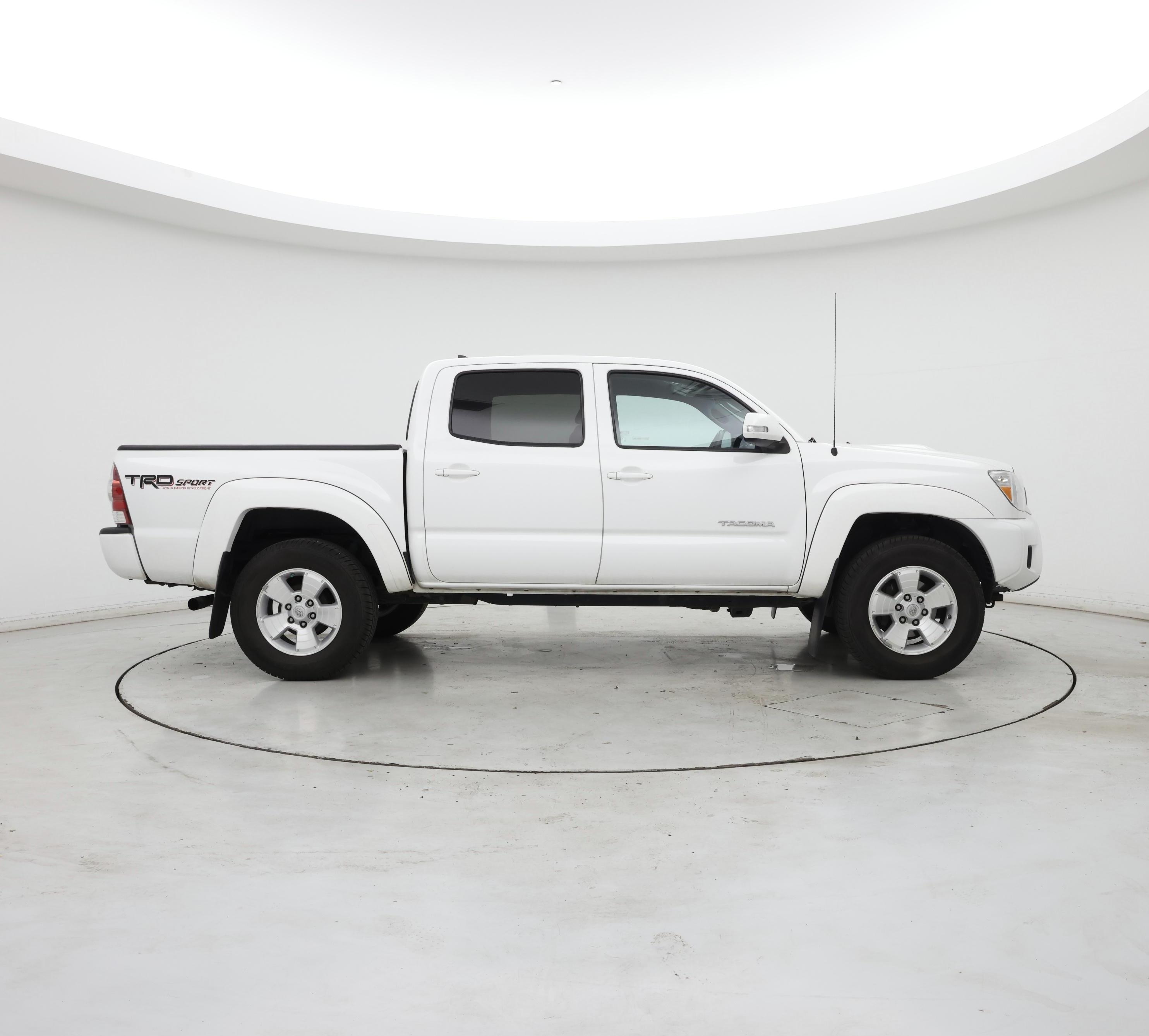 Thumbnail: 2015 Toyota Tacoma - 7