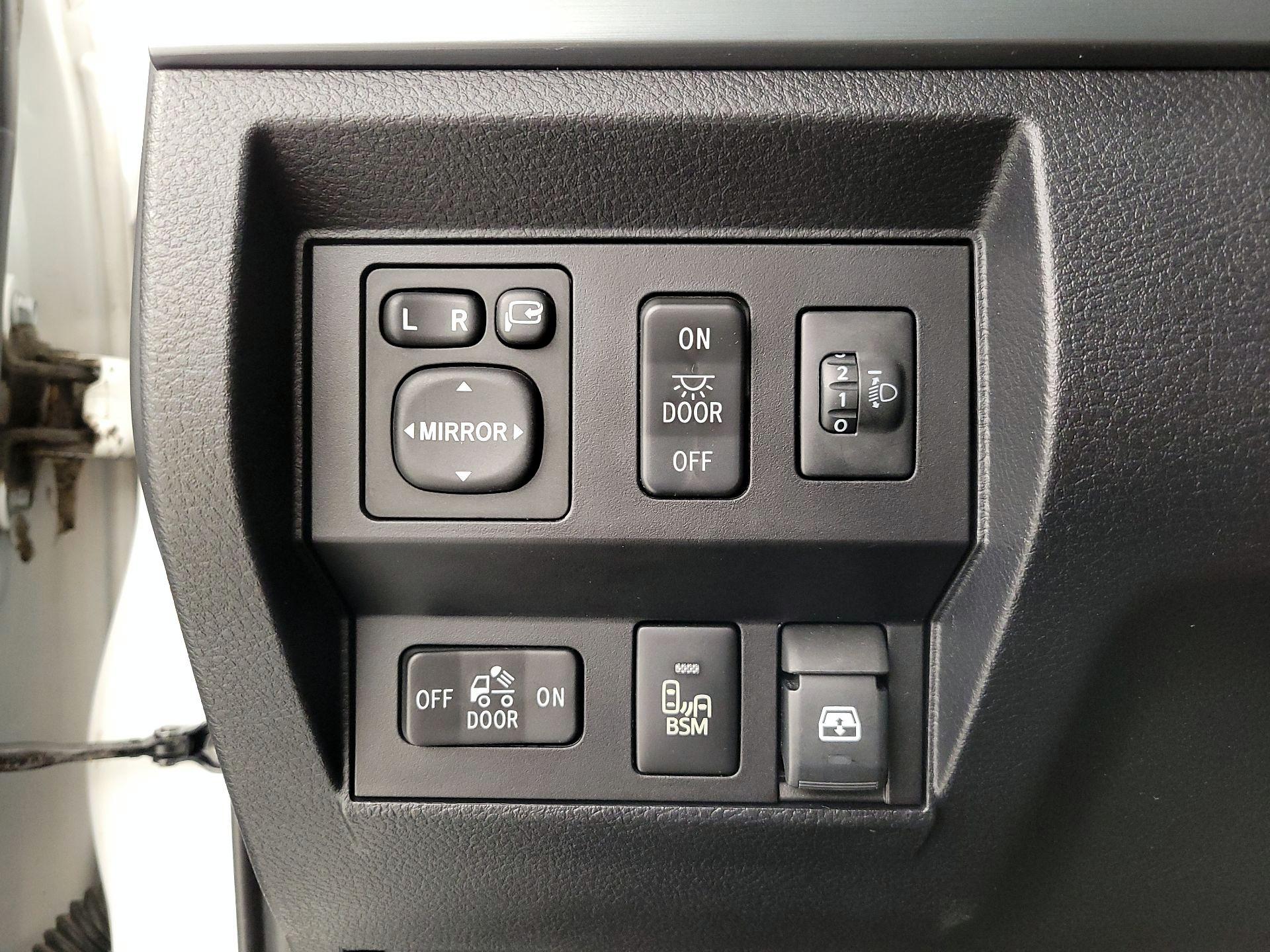 Thumbnail: 2016 Toyota Tundra - 13