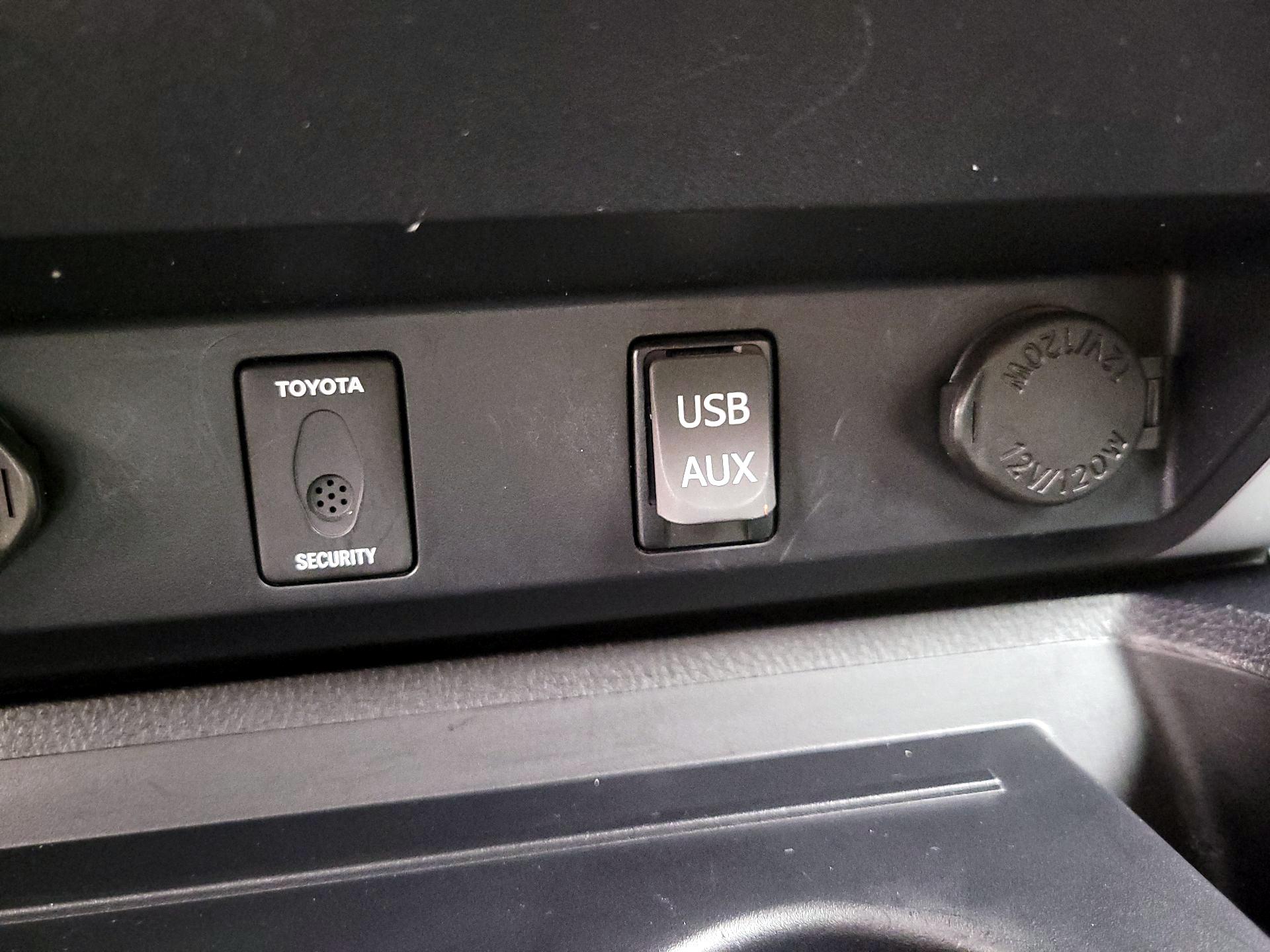 Thumbnail: 2016 Toyota Tundra - 19