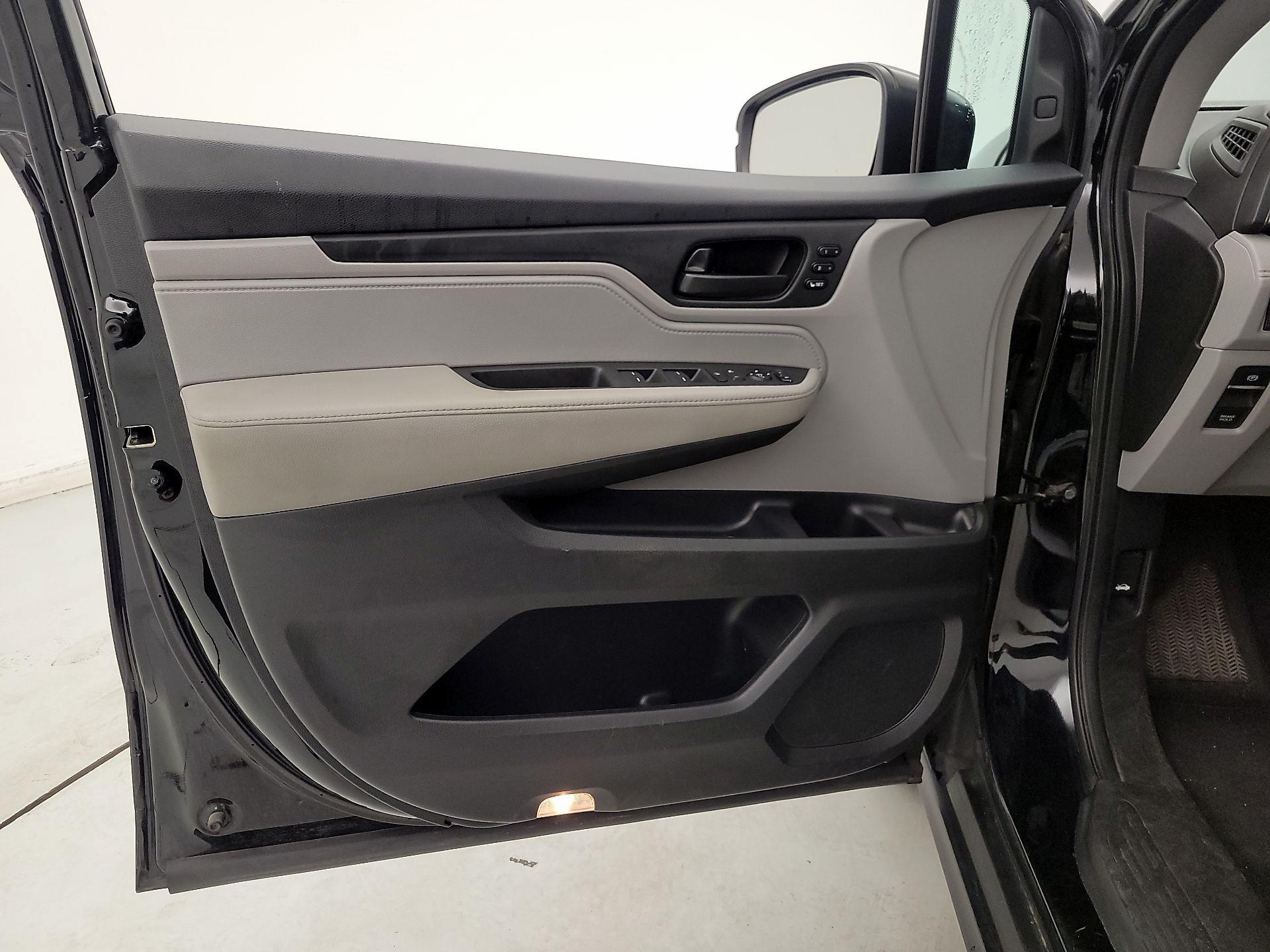 Thumbnail: 2018 Honda Odyssey - 12