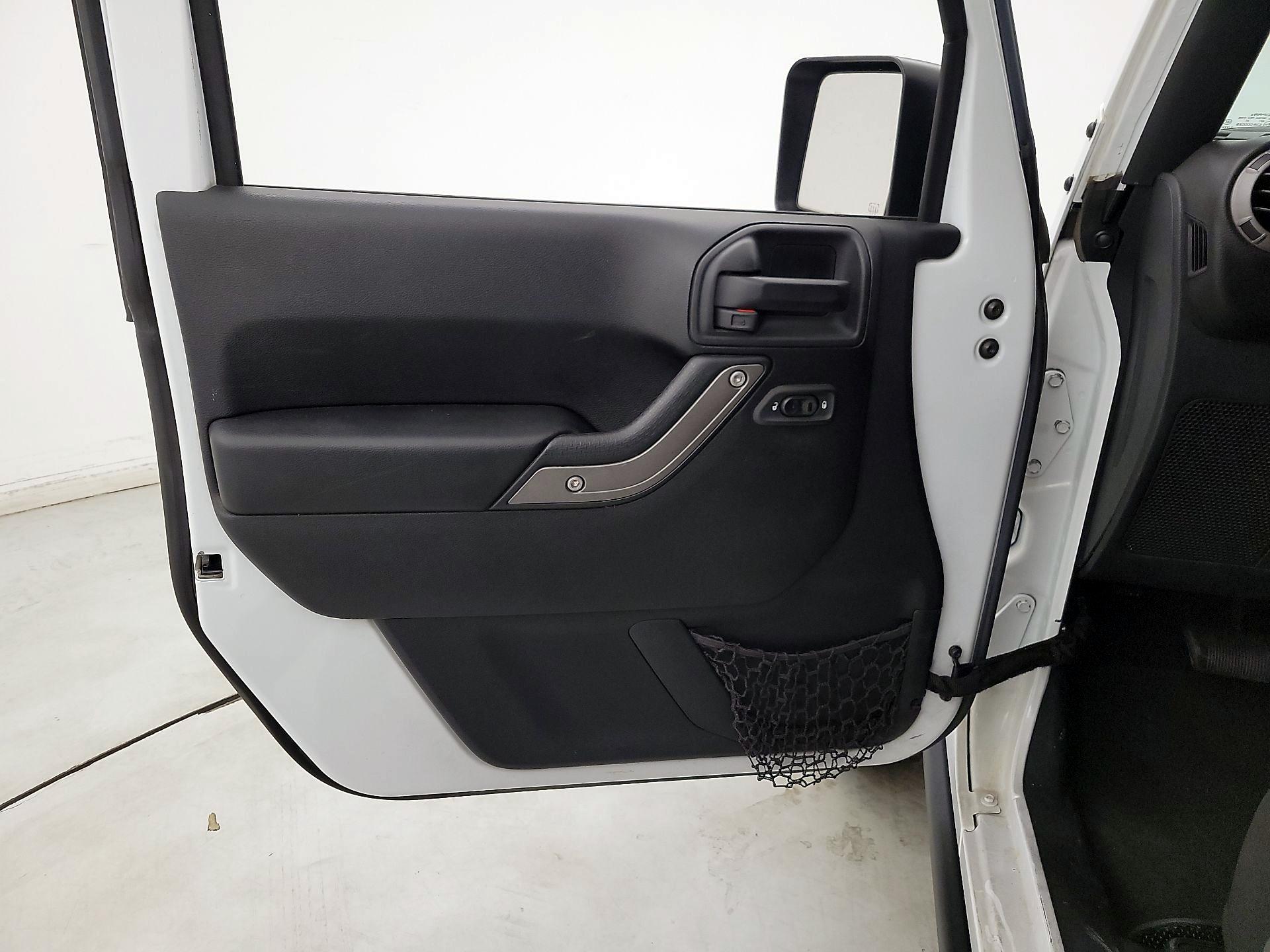 Thumbnail: 2016 Jeep Wrangler - 12