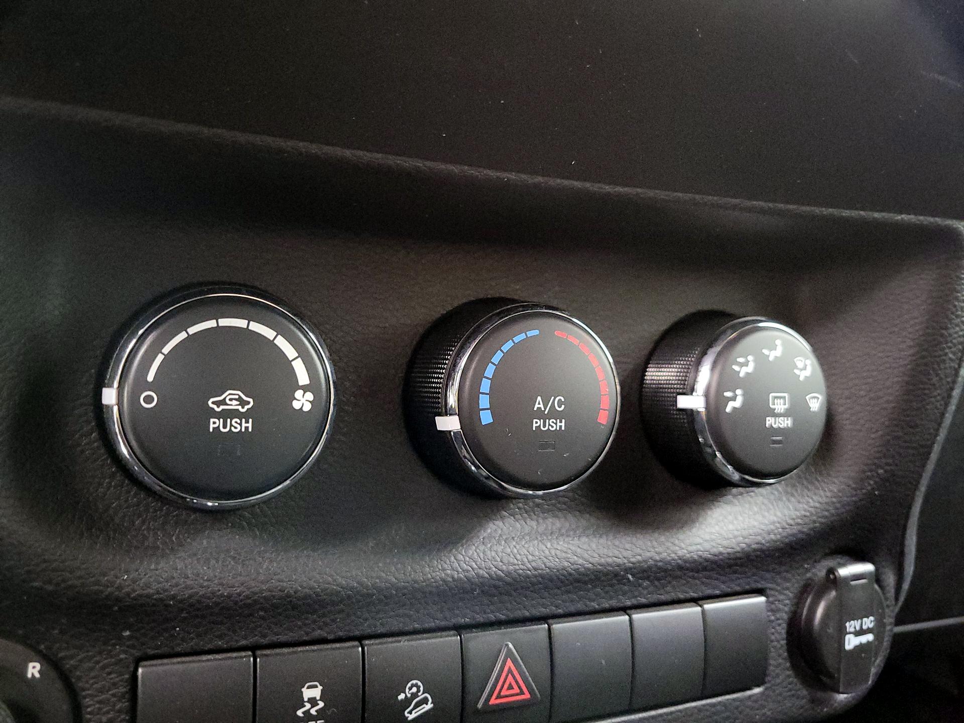 Thumbnail: 2016 Jeep Wrangler - 14