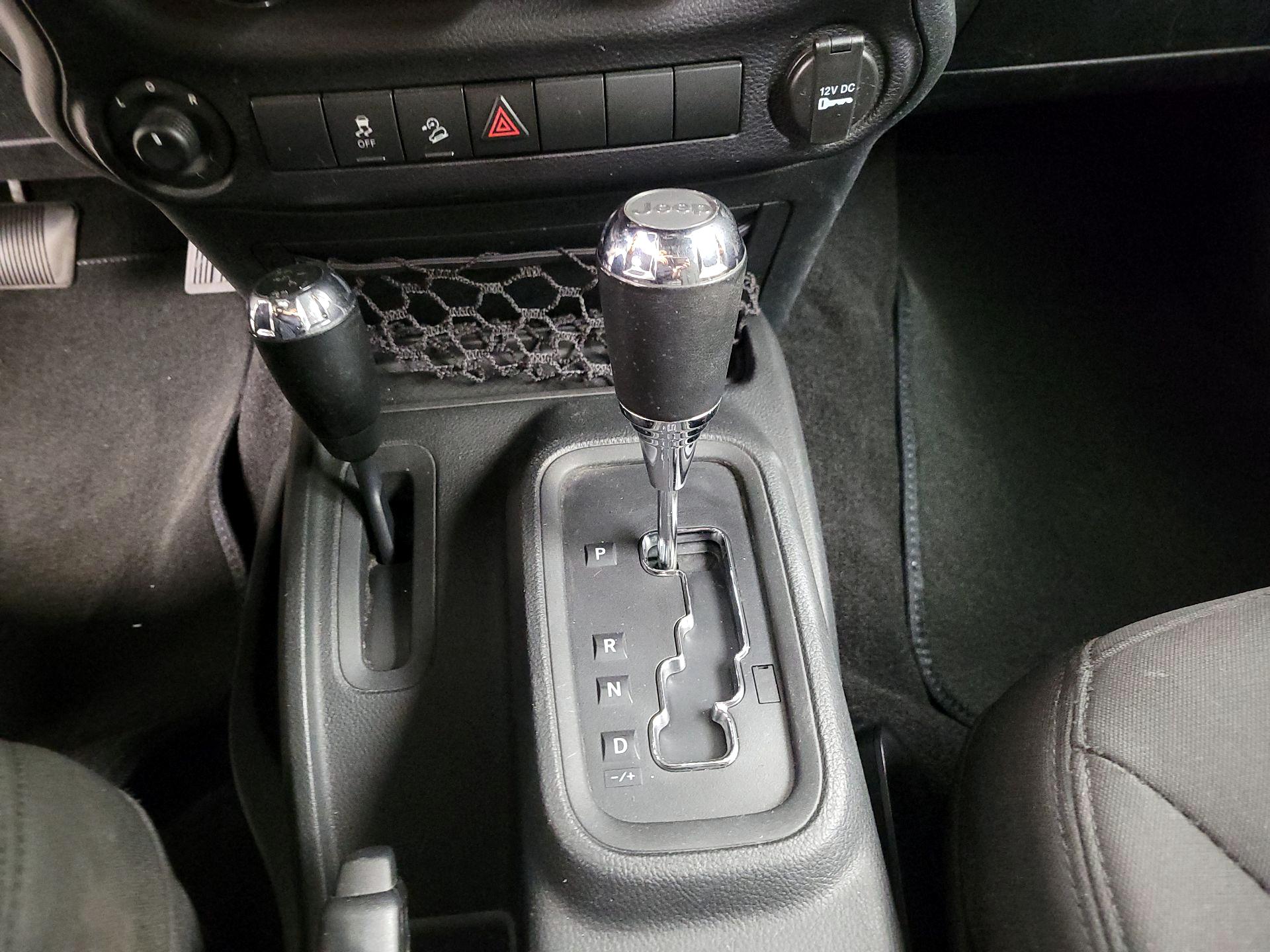Thumbnail: 2016 Jeep Wrangler - 15