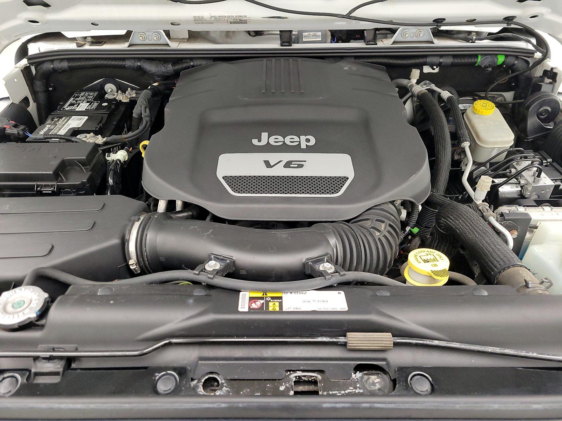 Thumbnail: 2016 Jeep Wrangler - 18