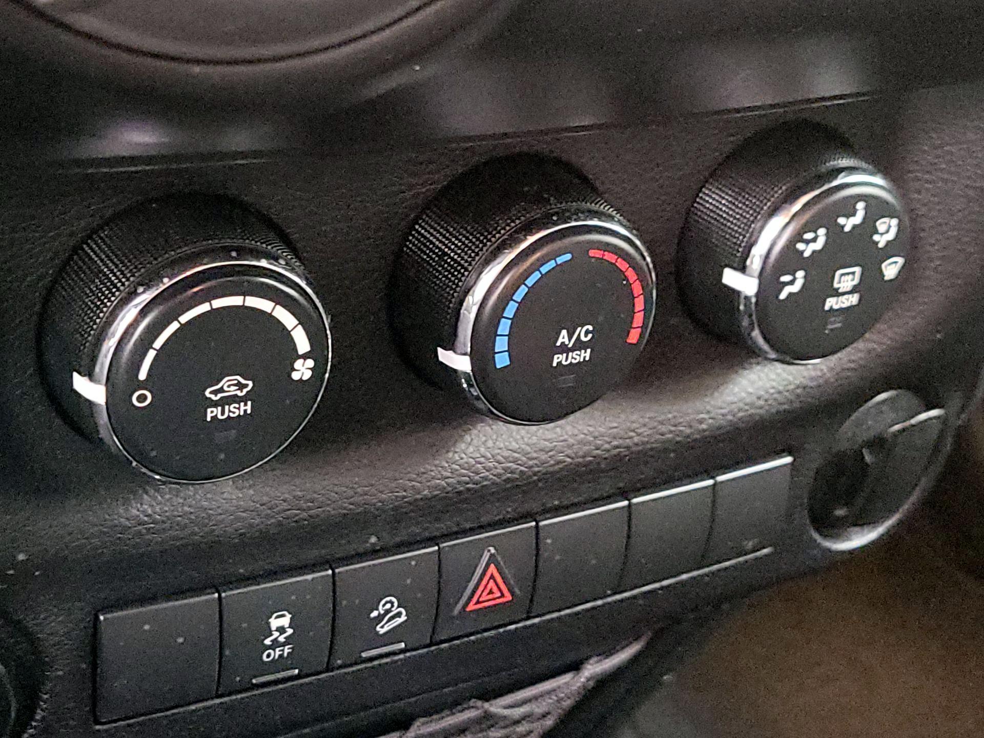 Thumbnail: 2017 Jeep Wrangler - 14