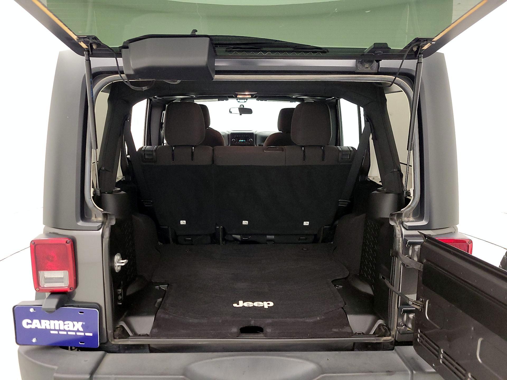 Thumbnail: 2017 Jeep Wrangler - 18
