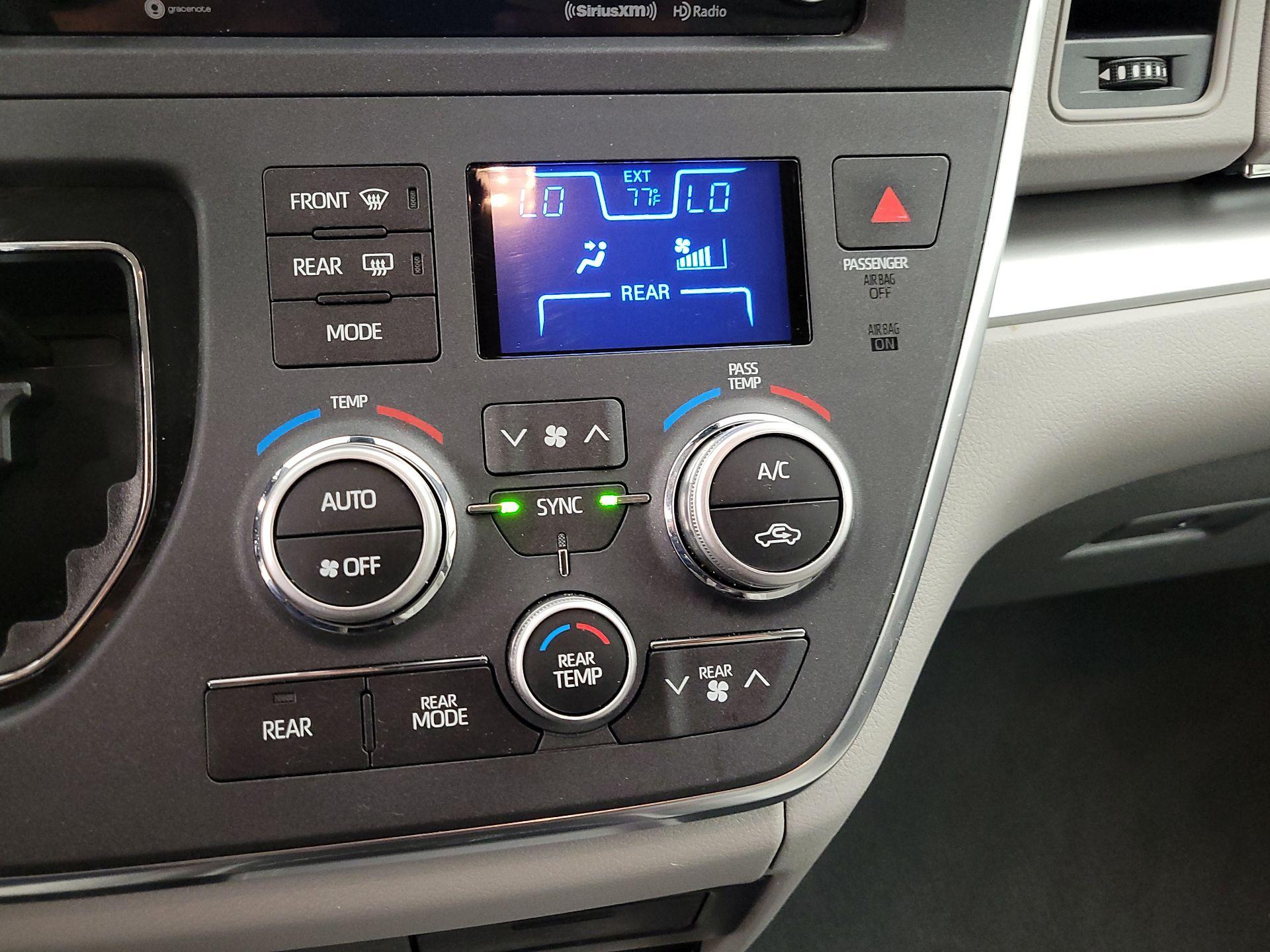 Thumbnail: 2019 Toyota Sienna - 16