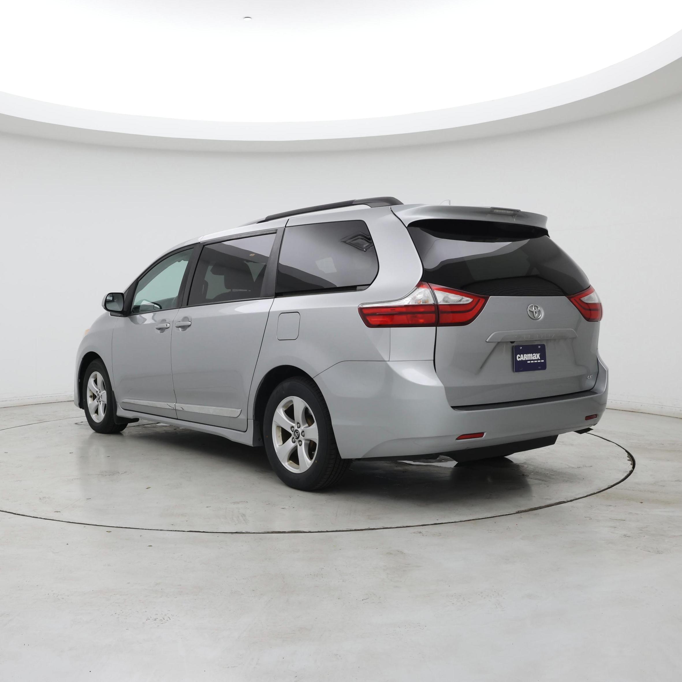 Thumbnail: 2019 Toyota Sienna - 2