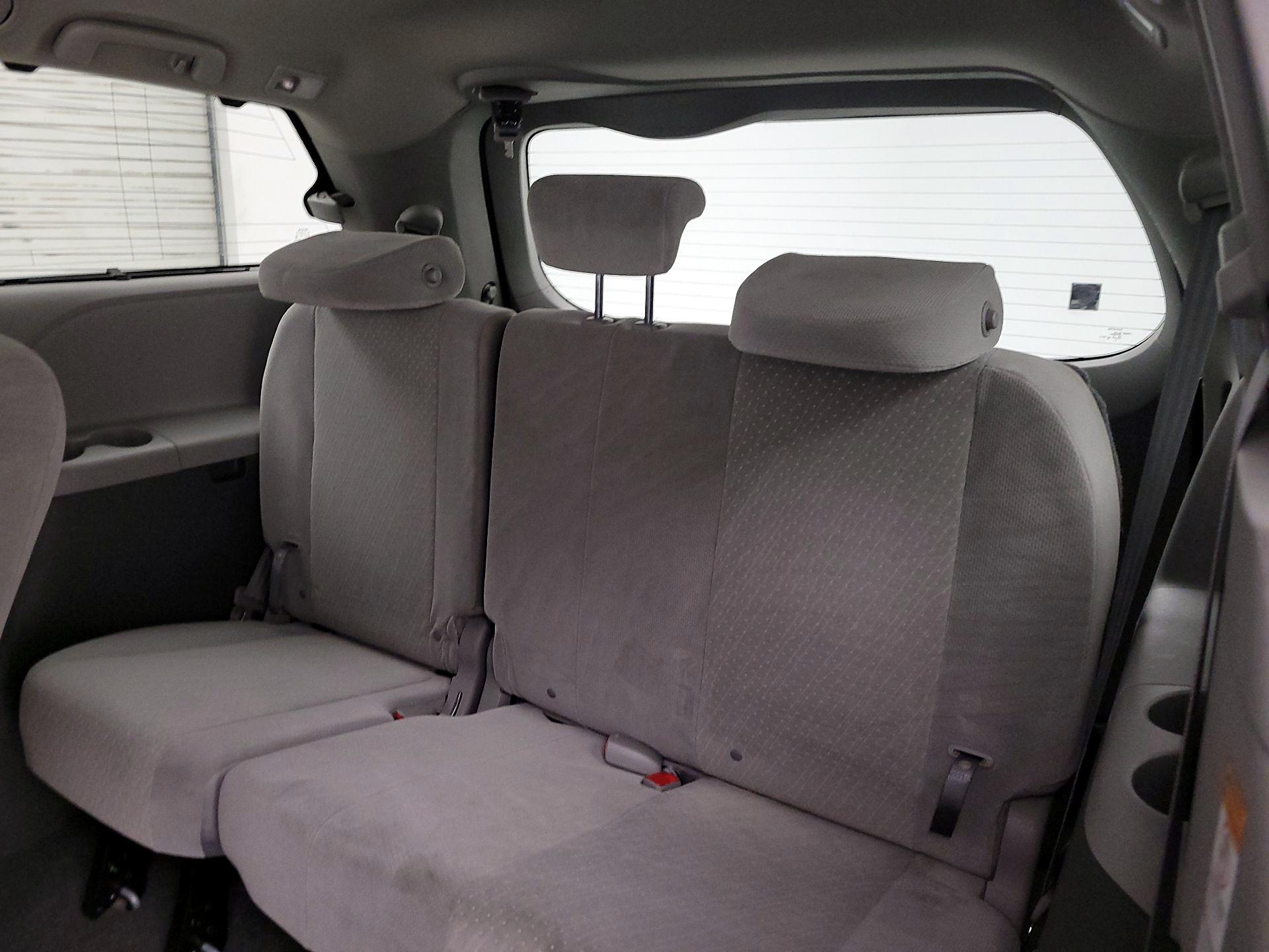 Thumbnail: 2019 Toyota Sienna - 19