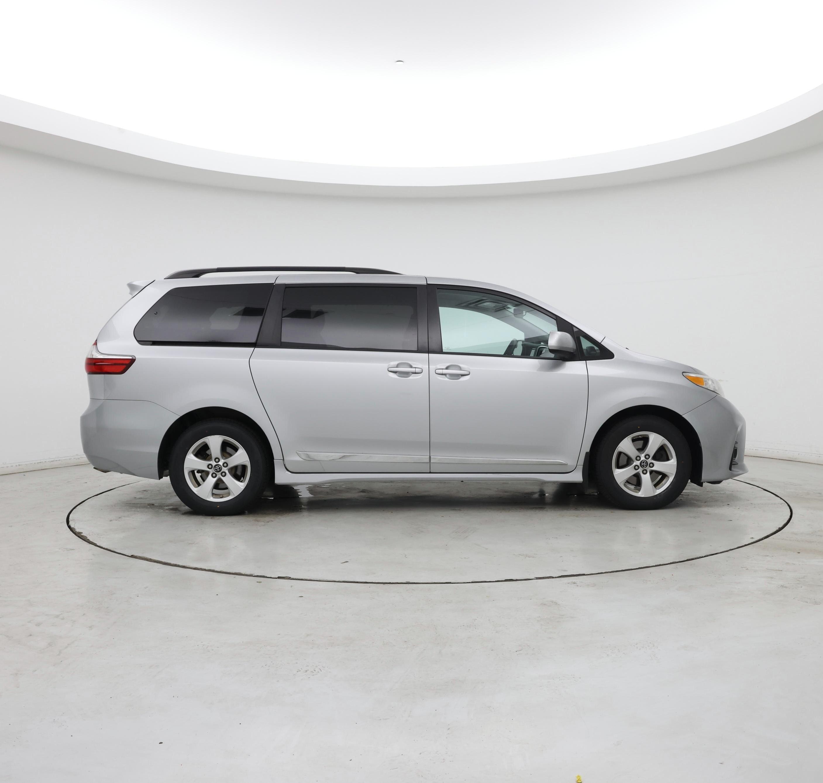 Thumbnail: 2019 Toyota Sienna - 7