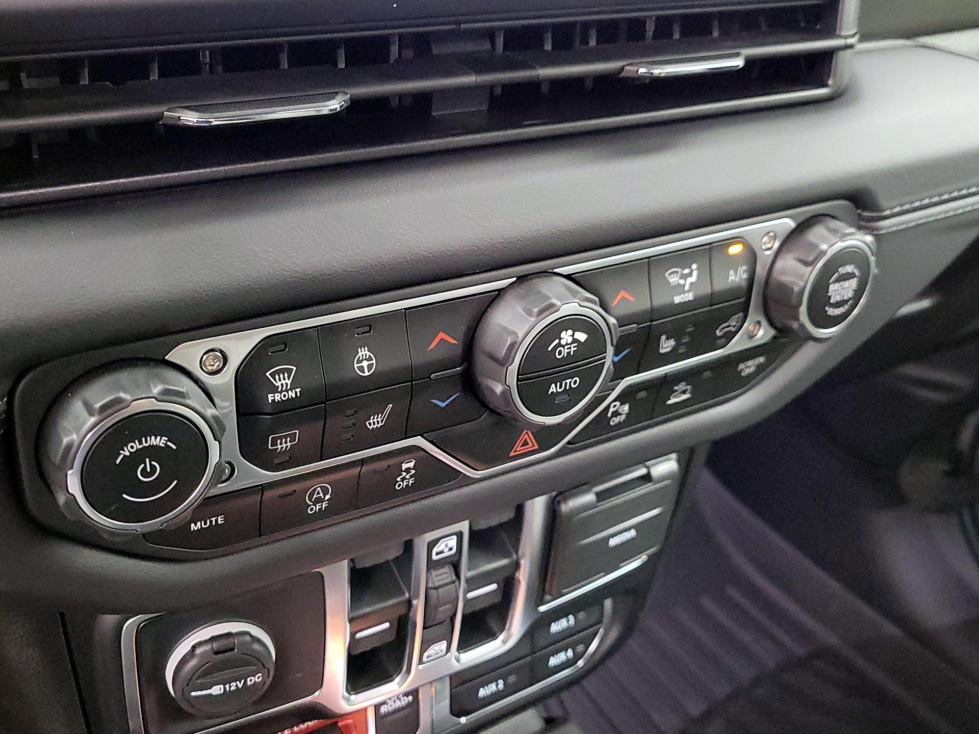 Thumbnail: 2025 Jeep Gladiator - 16