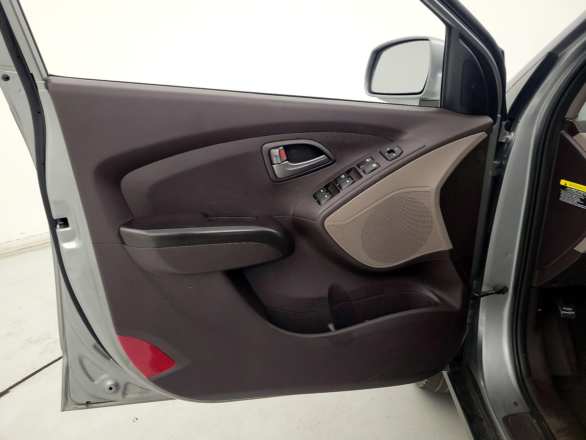 Thumbnail: 2015 Hyundai Tucson - 12