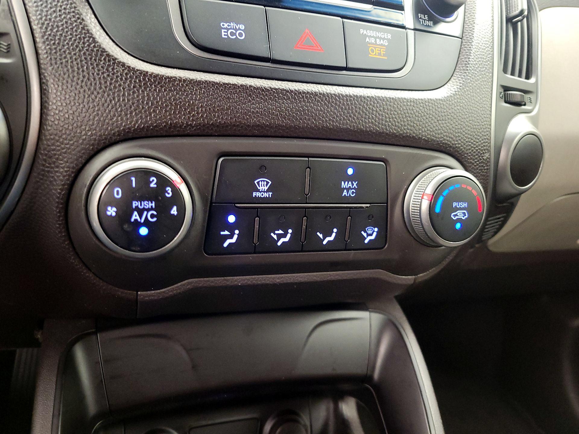 Thumbnail: 2015 Hyundai Tucson - 15