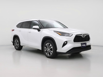 White 2022 Toyota Highlander XLE