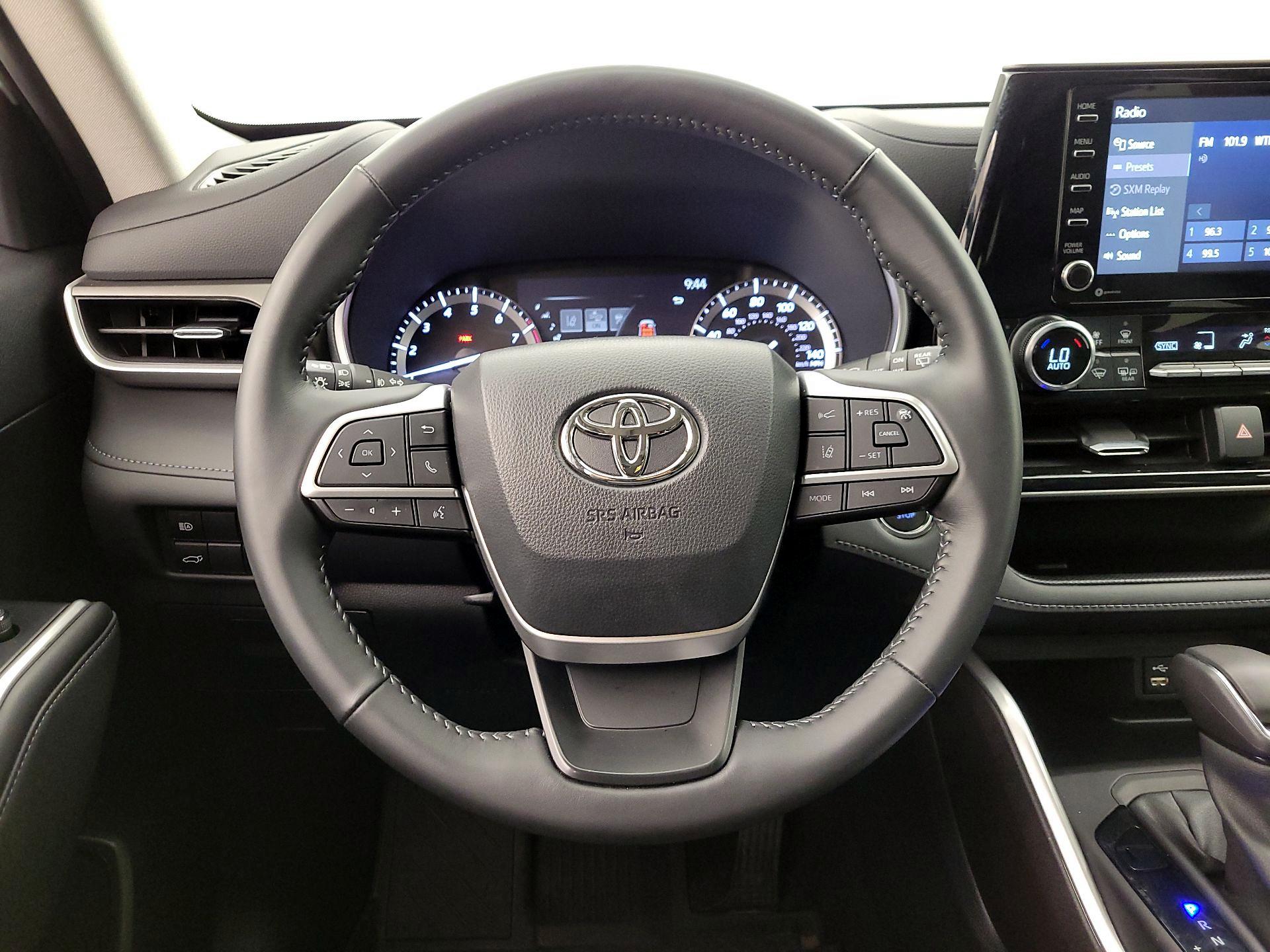 Thumbnail: 2022 Toyota Highlander - 10